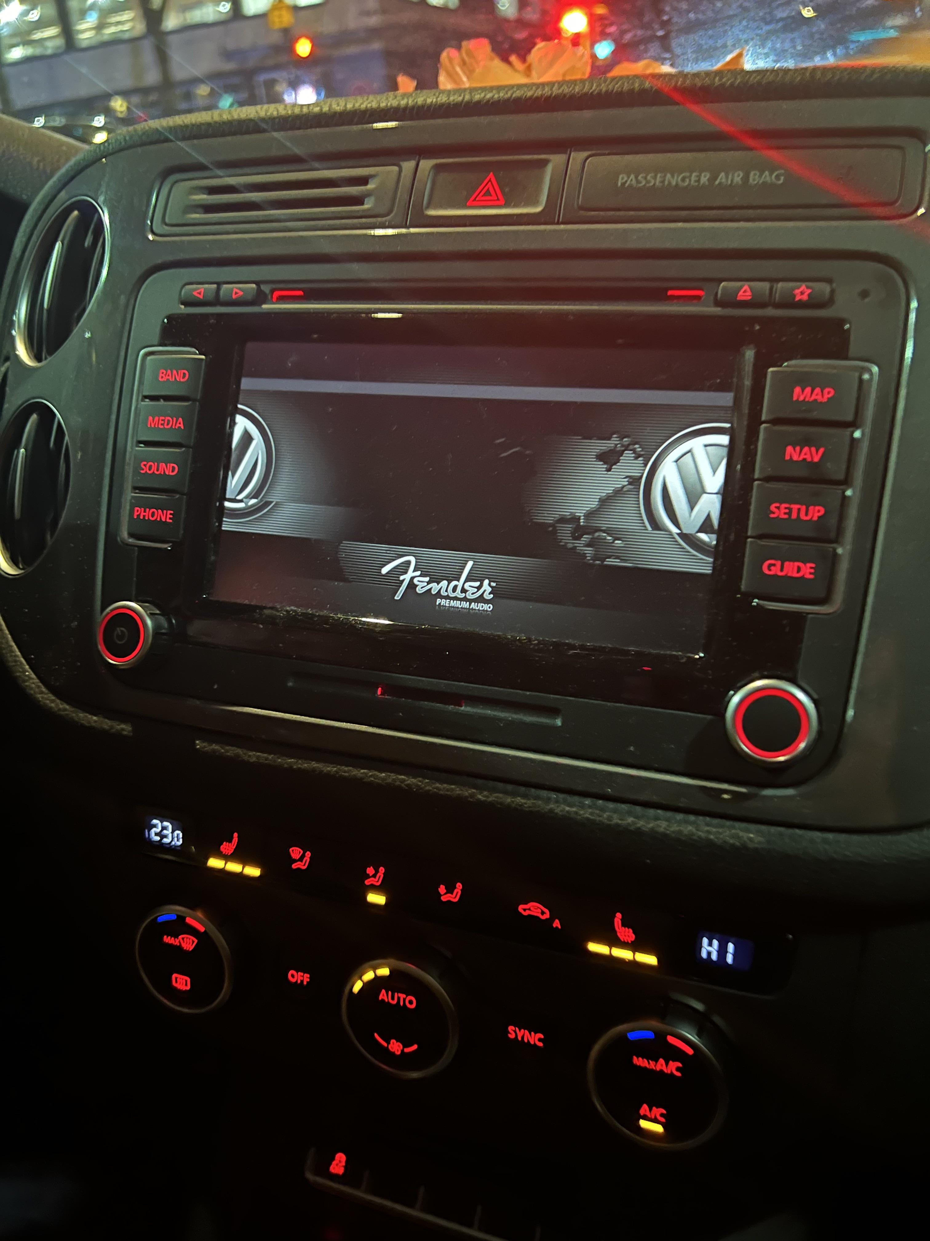 Anyone know how to fix this? Radio screen isn’t responsive : r/Volkswagen