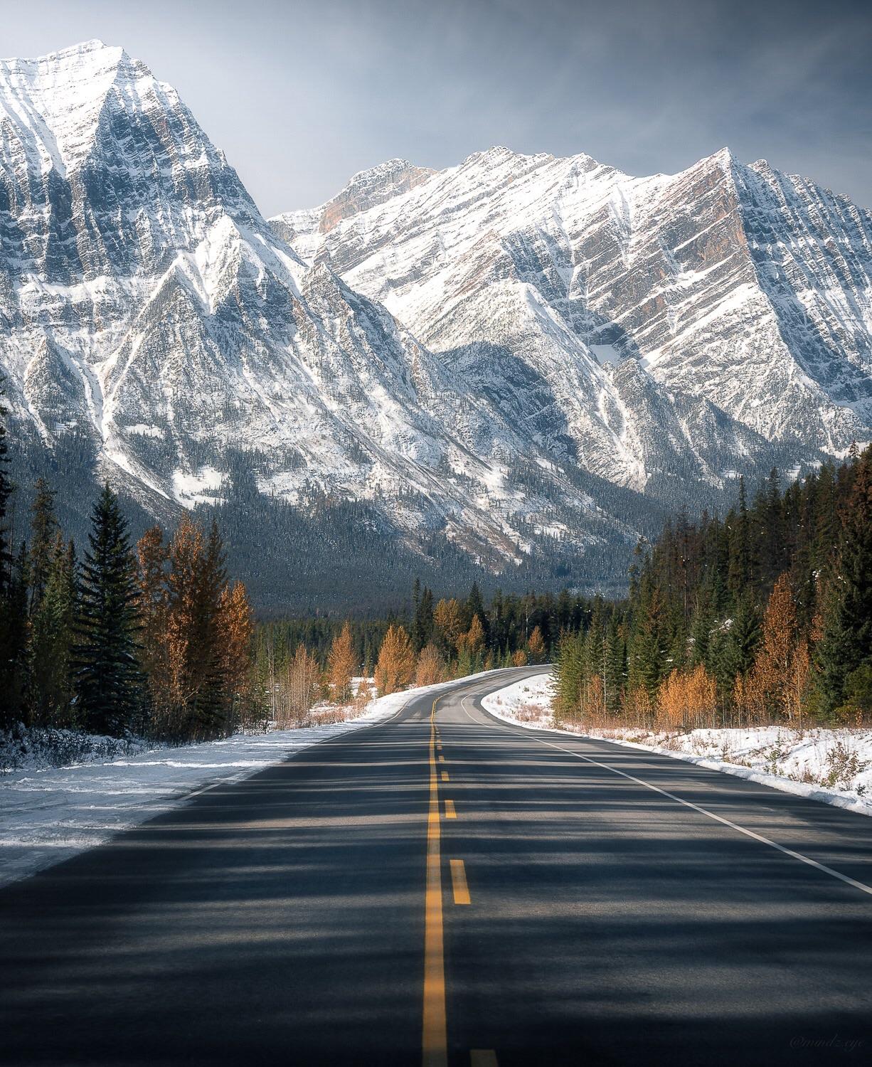 Driving through the Rockies in Alberta [op] mindz.eye r/BeAmazed