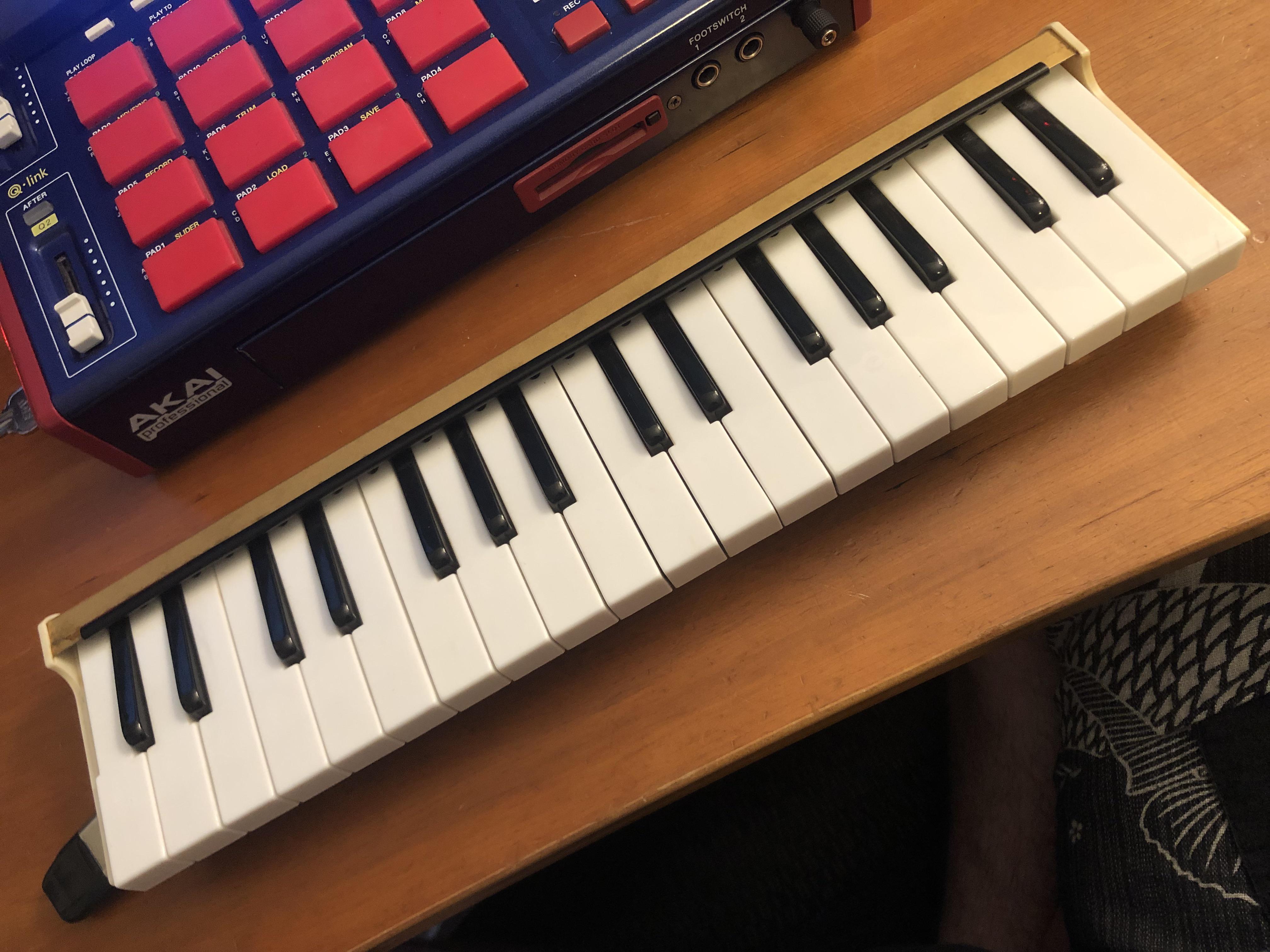 How to Play The Office Theme Song on the Melodica [Easy] melodica