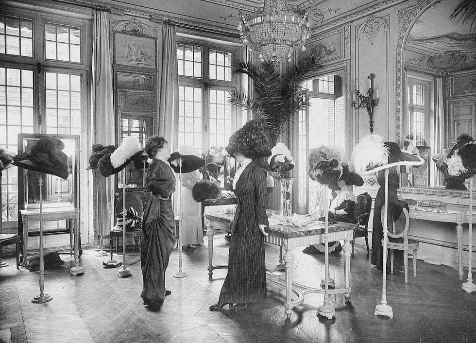 c. 1910 House of Worth, a French fashion house that specialized in
