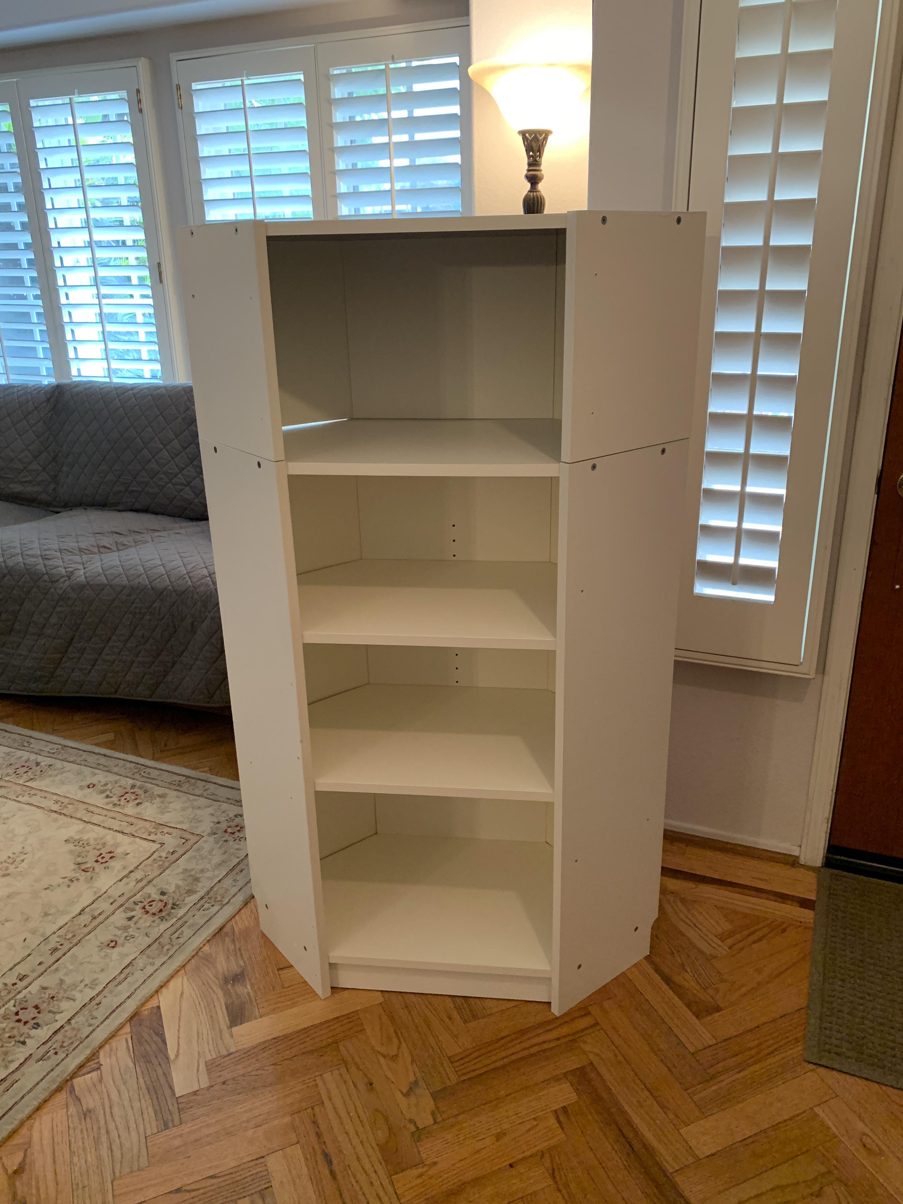 Scored an old style Billy corner shelf w/ the extender! Checking