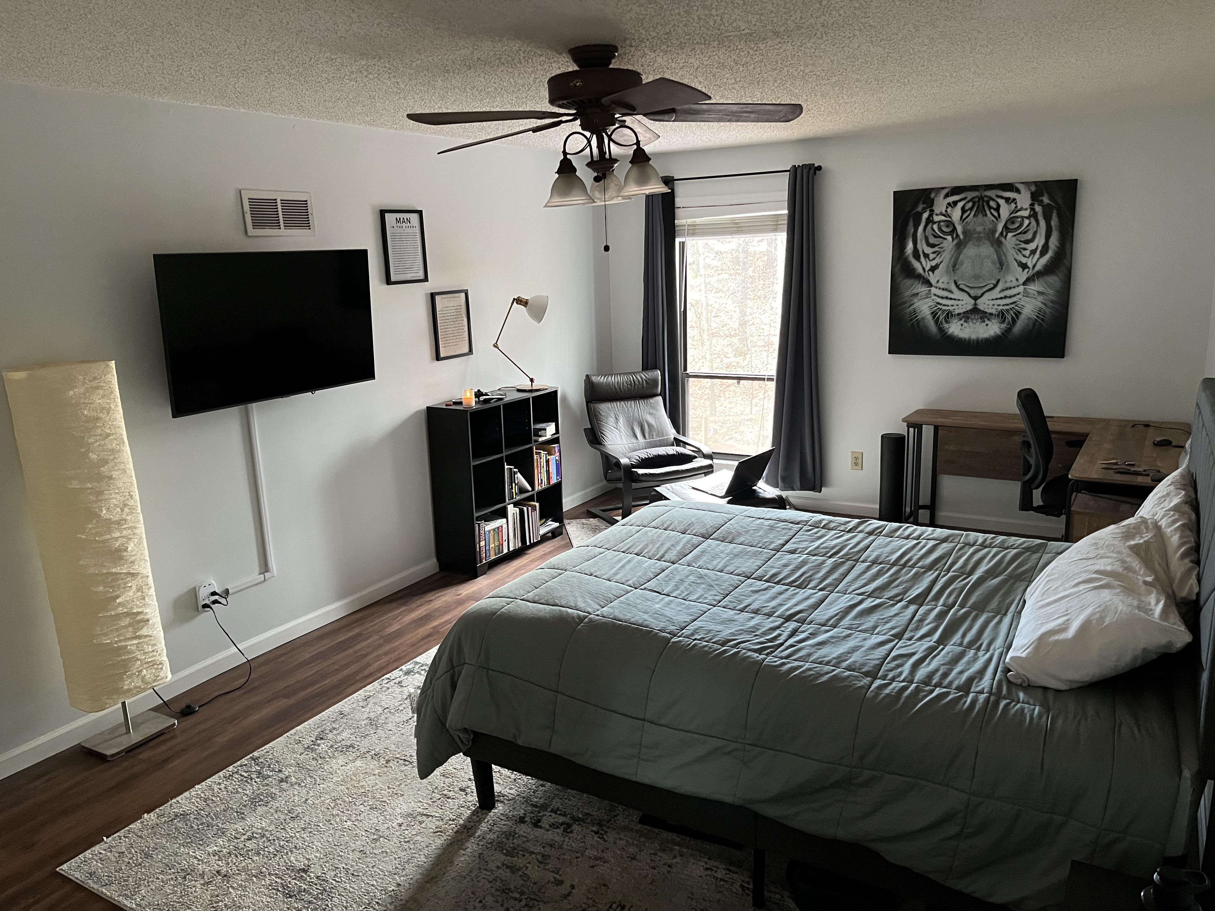 Chill bedroom vibes. Any suggestions? r/malelivingspace