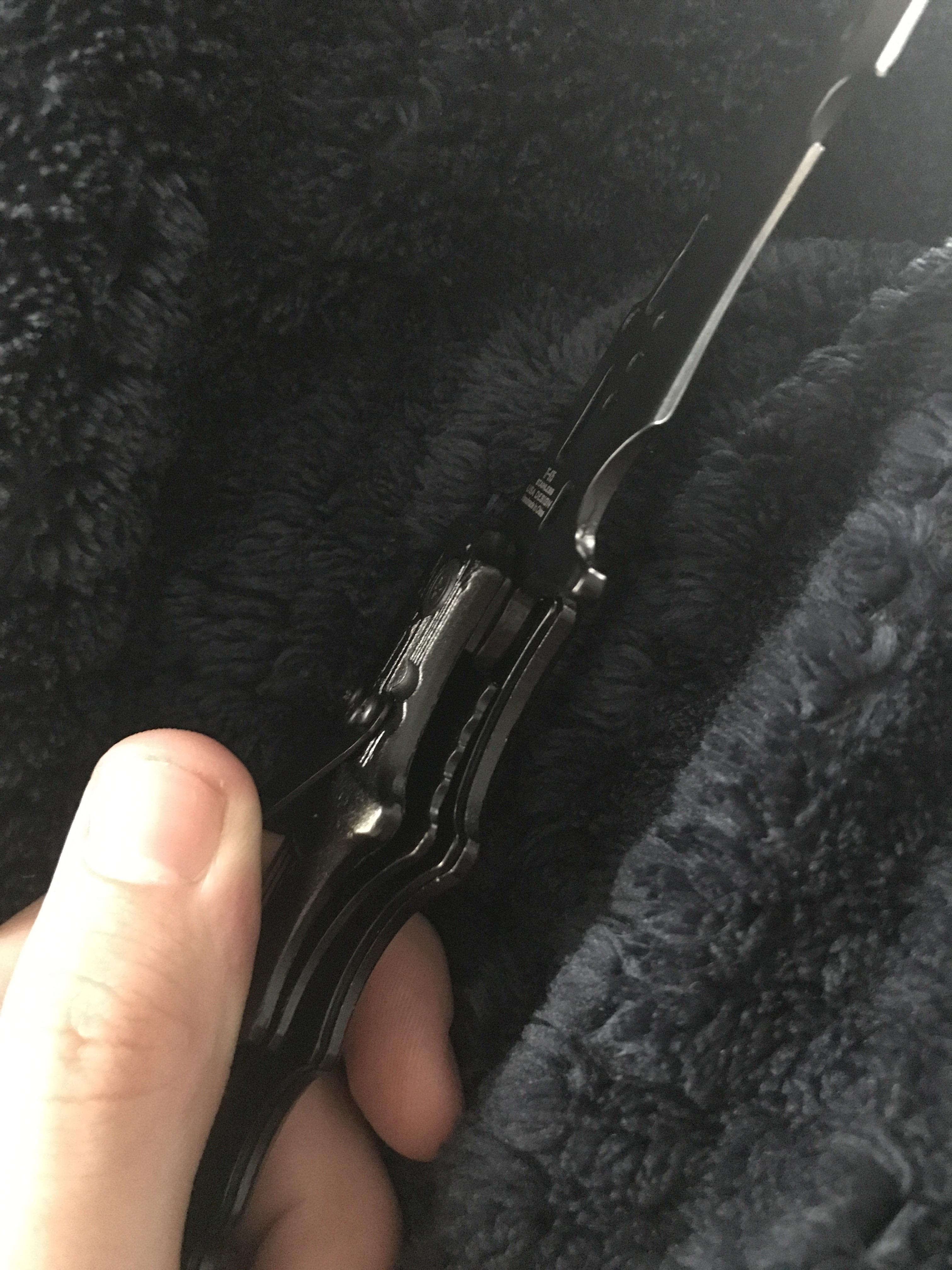Opens brand new knife, lock gets stuck r/Wellthatsucks