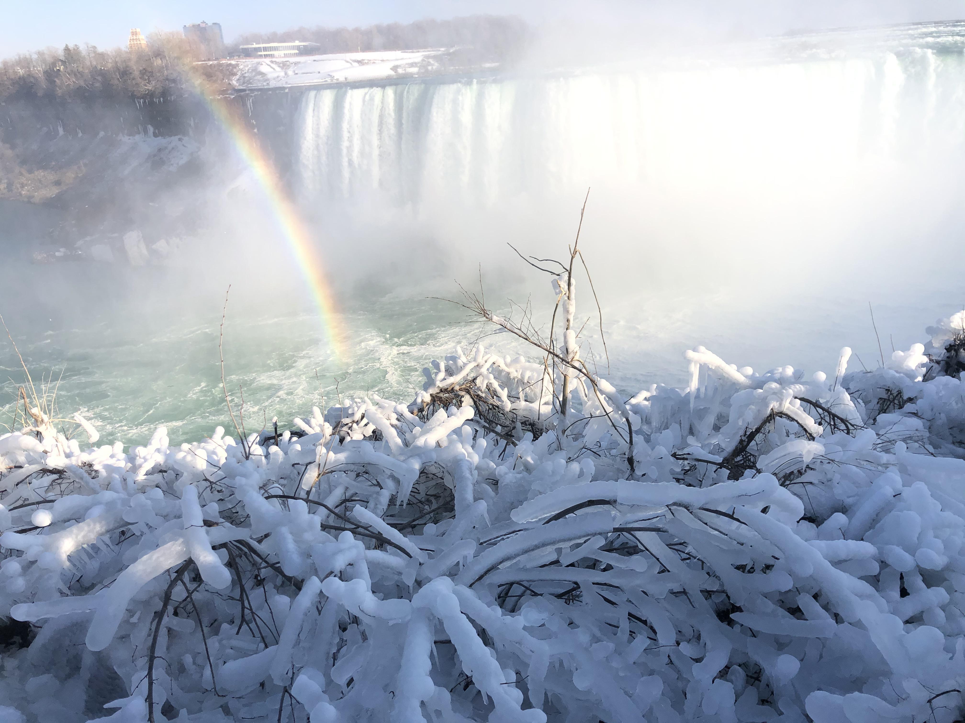 Horseshoe Falls, Niagara. Visited for the first time from BC. r/canada