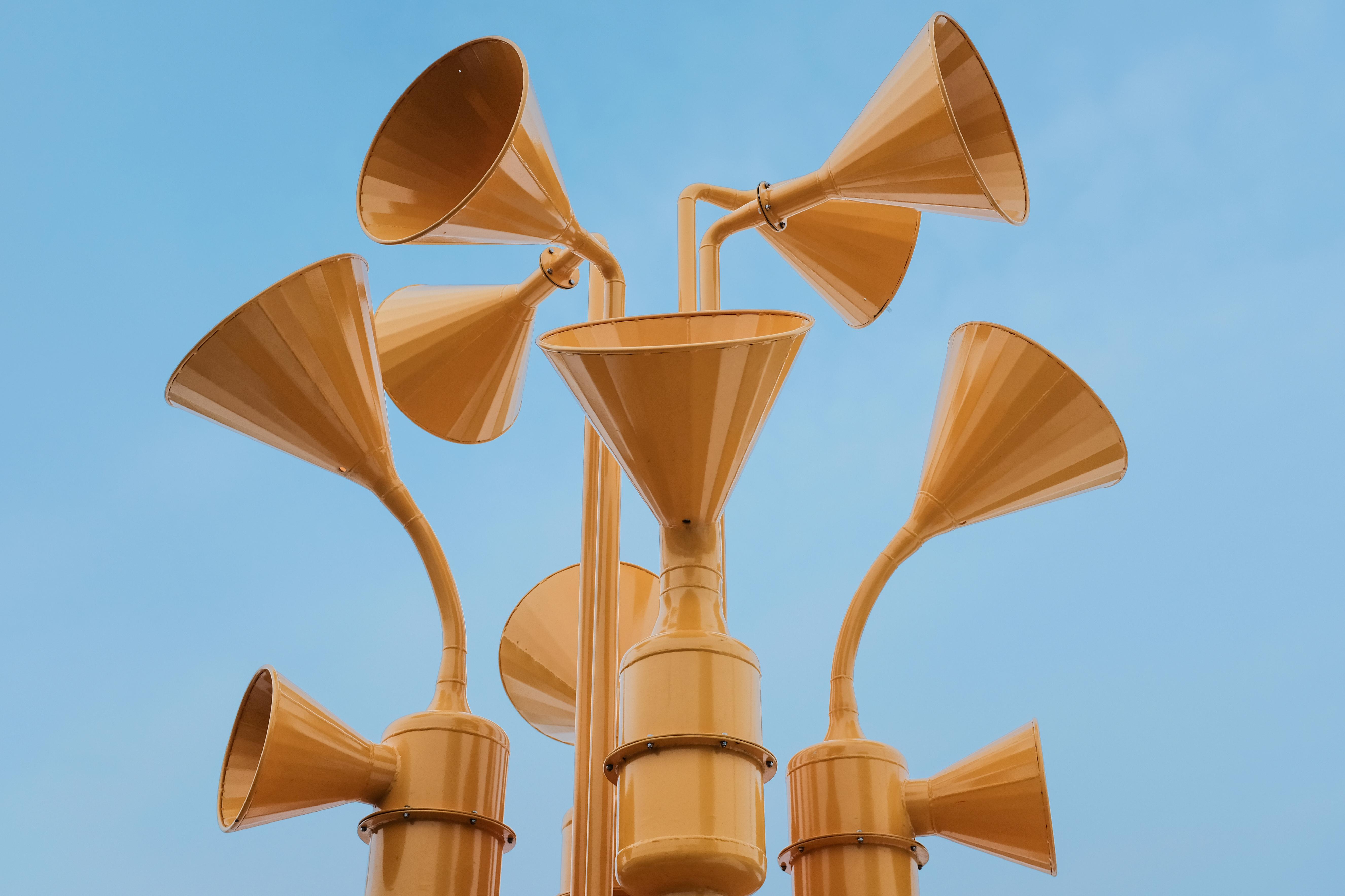 Eavesdrop (X100F 1/240 f5.6, ISO 400) r/fujix