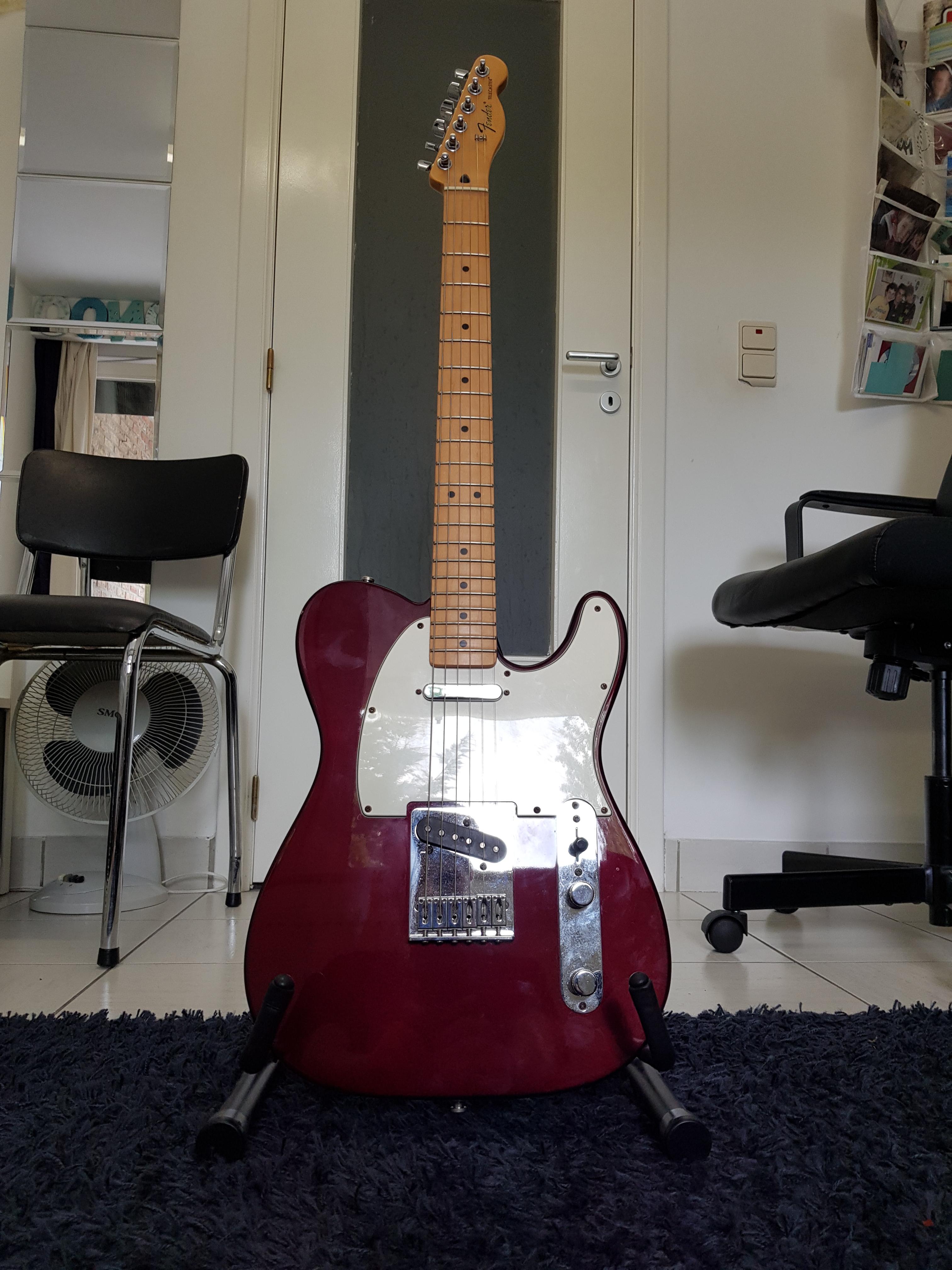 First and only (for now) electric guitar. Standard made in Mexico