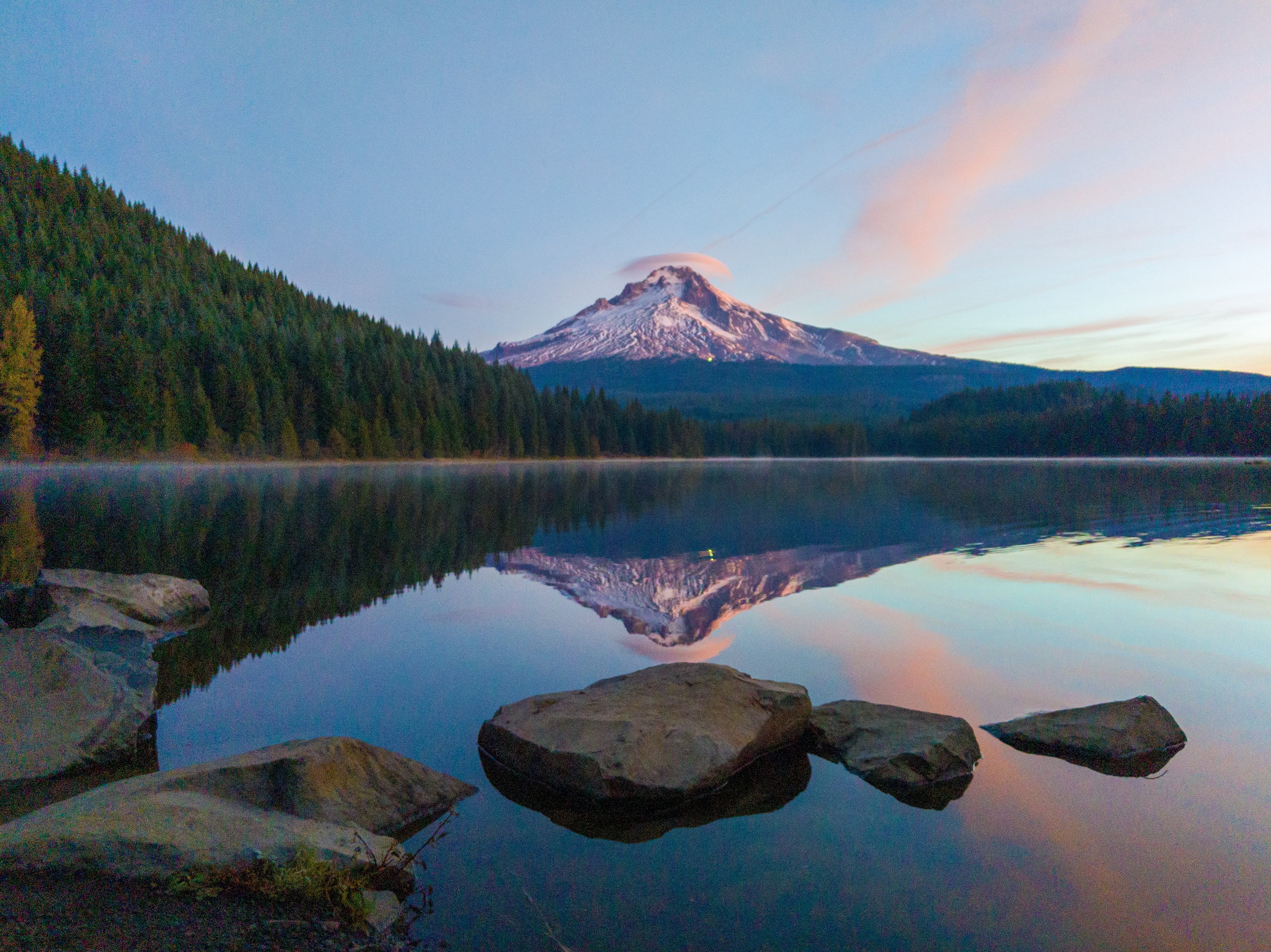 Sunrise at Trillium Lake, Mt Hood National Forest OR [OC] [4016x3008