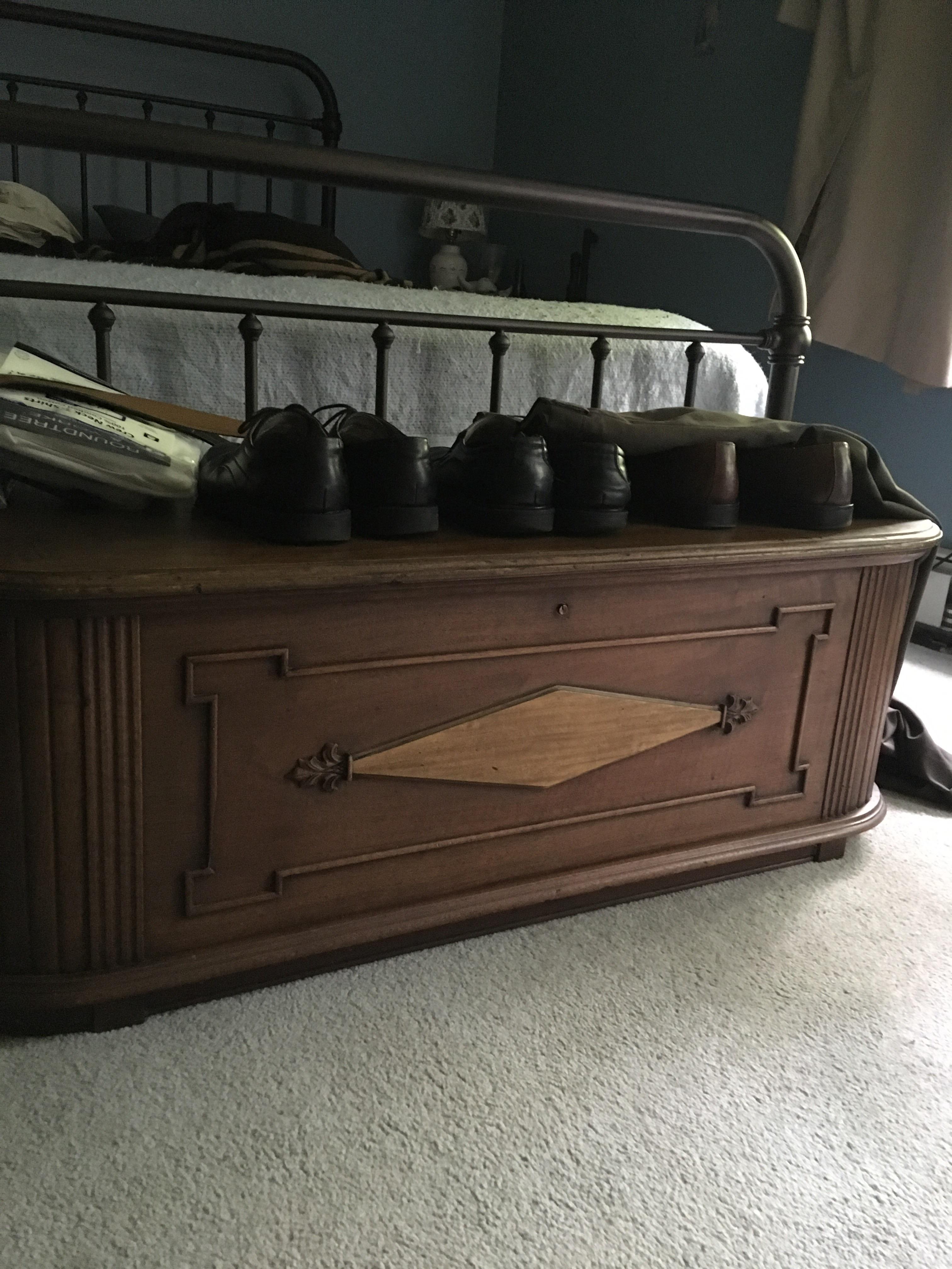 Great find for 25. Antique cedar chest r/ThriftStoreHauls