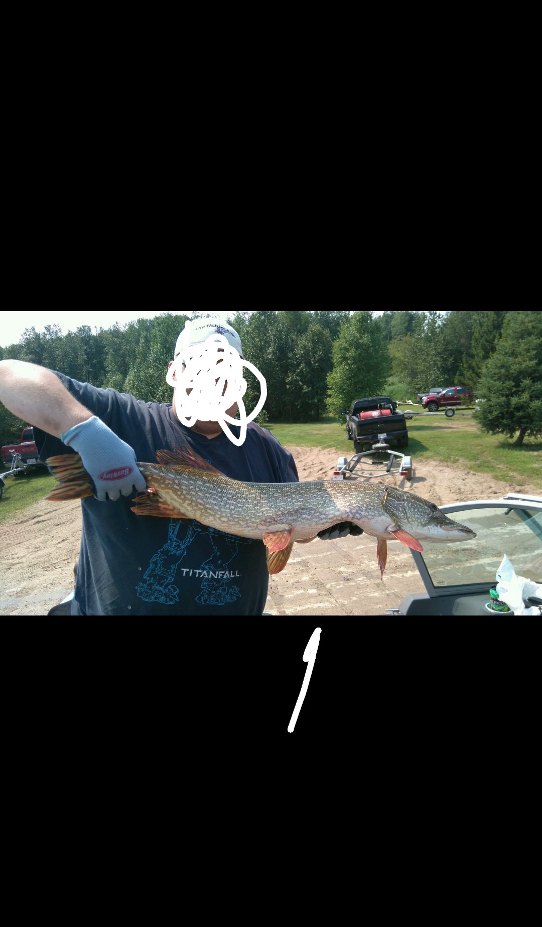 12.5 pound, 37.5 inch pike! [Lac Bellevue, Alberta, Canada] r/Fishing
