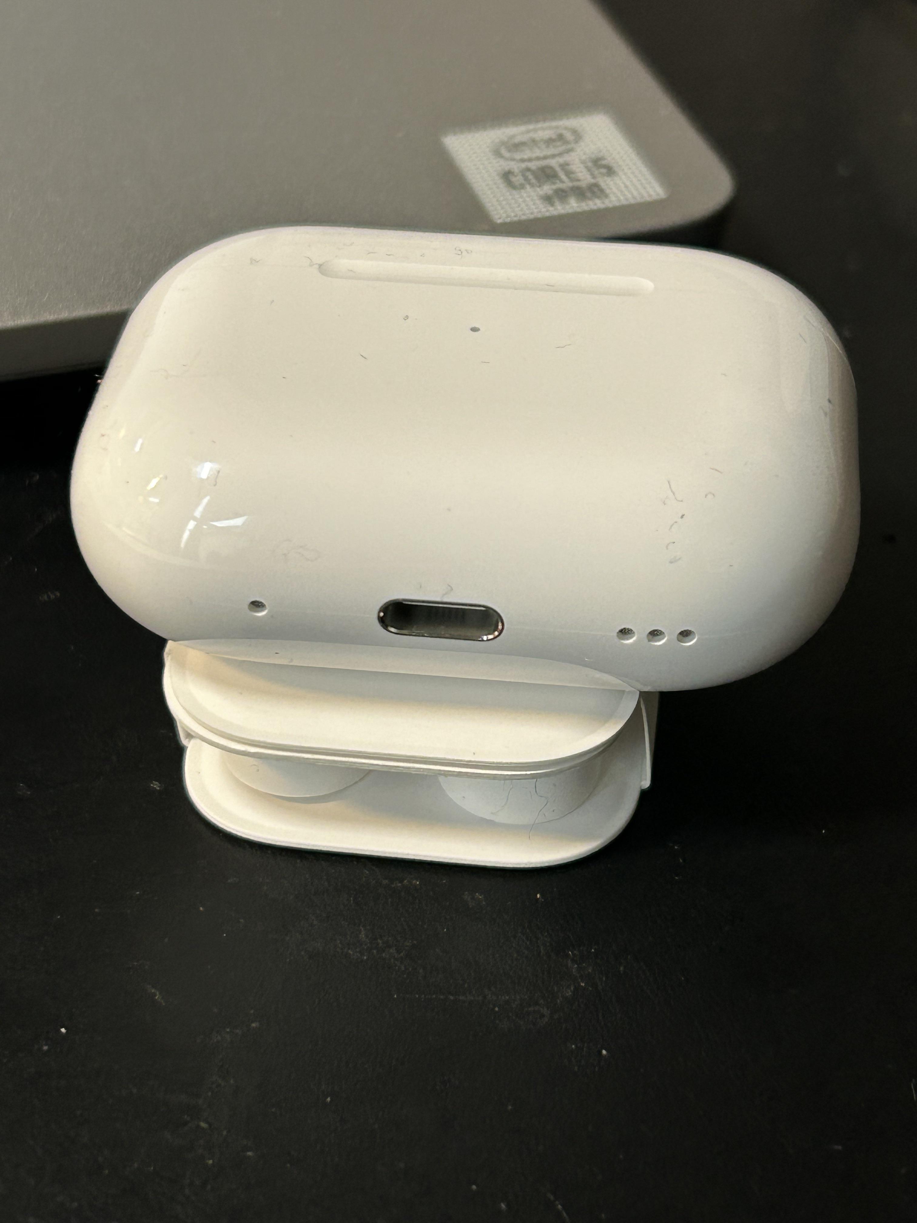 Holes on bottom of Pro USBC charging case, 2nd Gen r/AirpodsPro