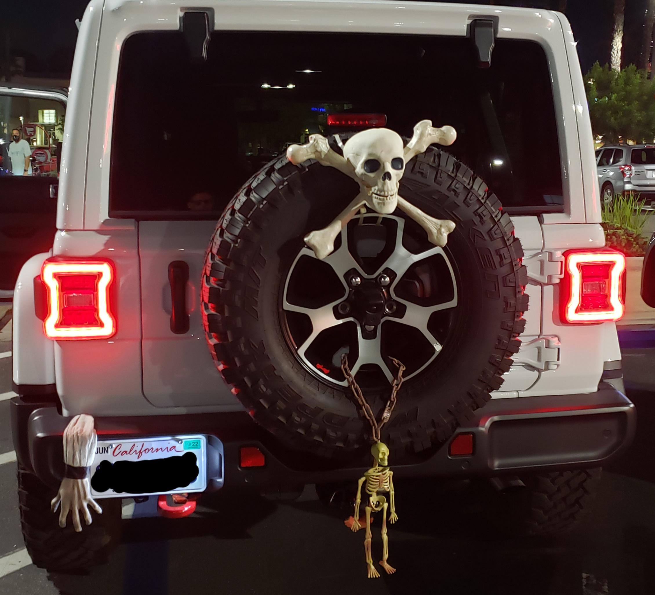 🎃JeepersCreepers👻 Has anyone else decorated their rig for Halloween