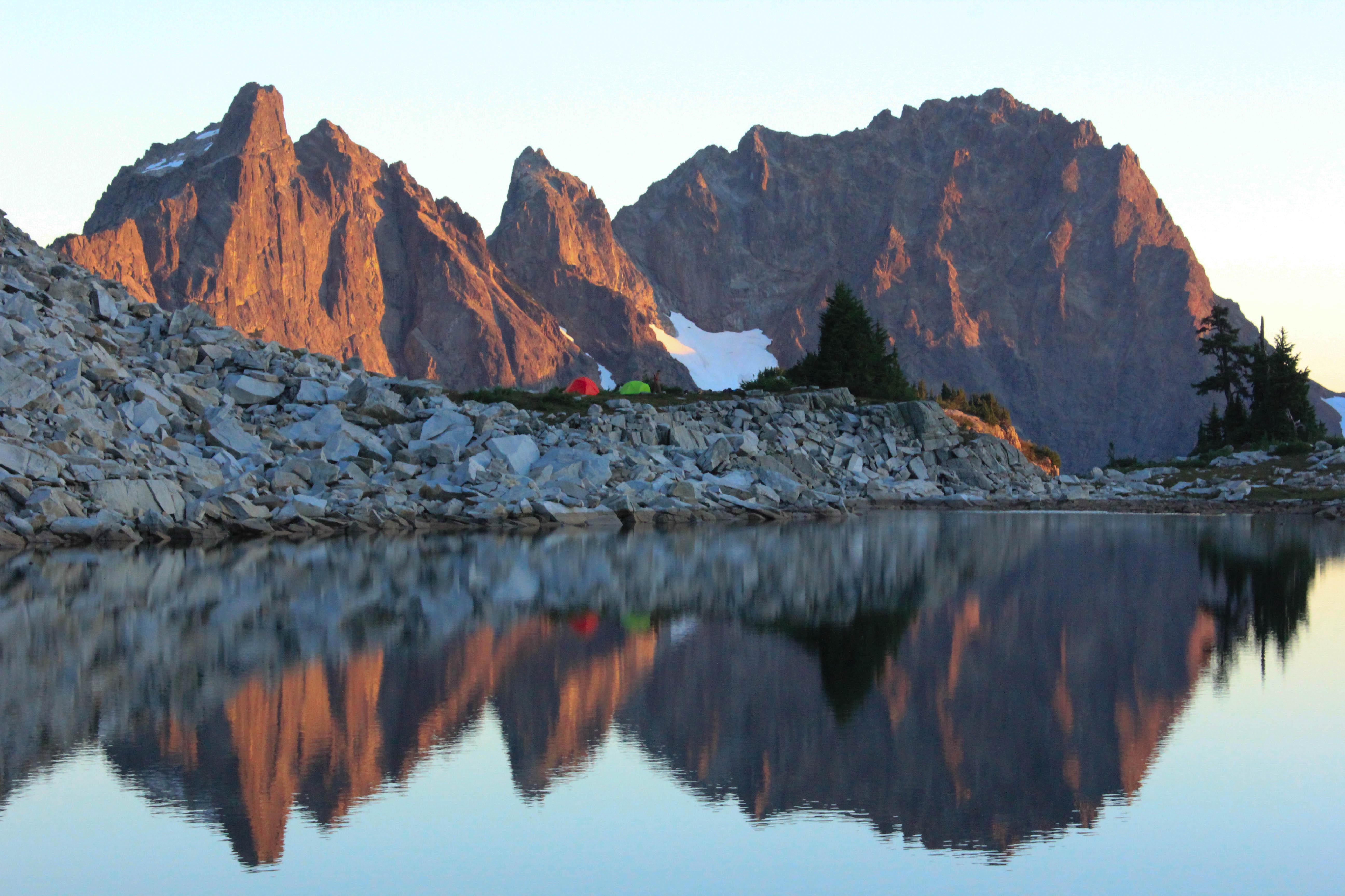 Backpacking in the Alpine Lakes Wilderness, Washington. r