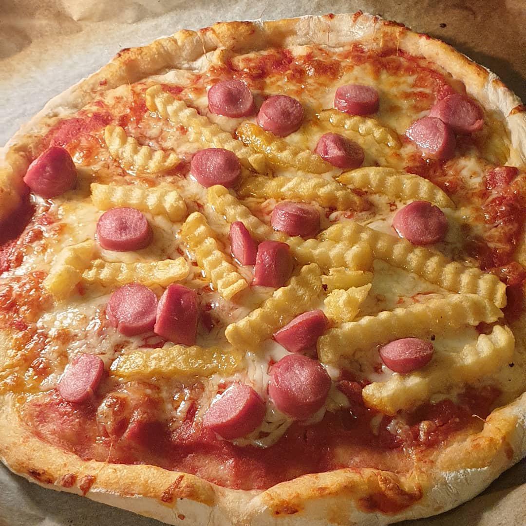 Hot dog and french fry pizza r/drunkencookery
