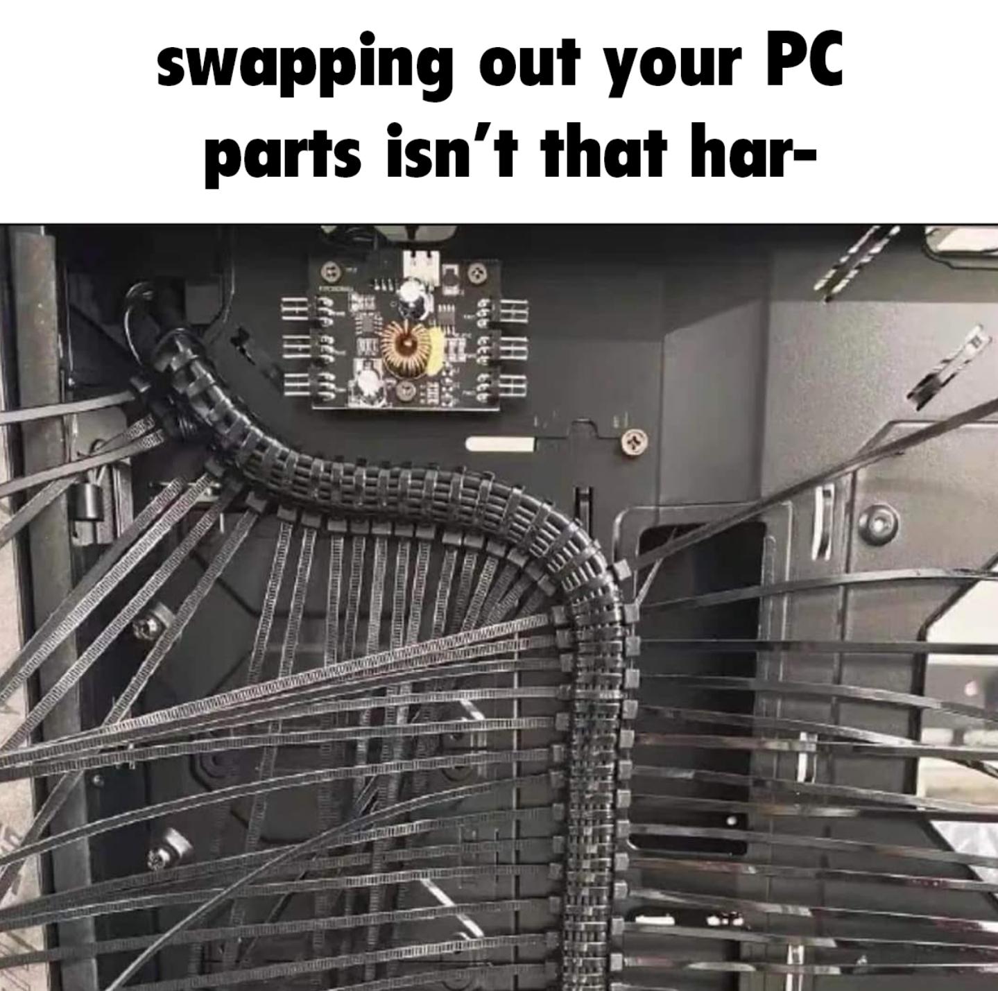 Ngl this is the best cable management i ever seen r/pcmasterrace