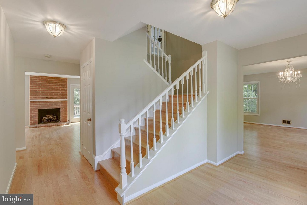 What should we do with this triangular space in our entry? More info in