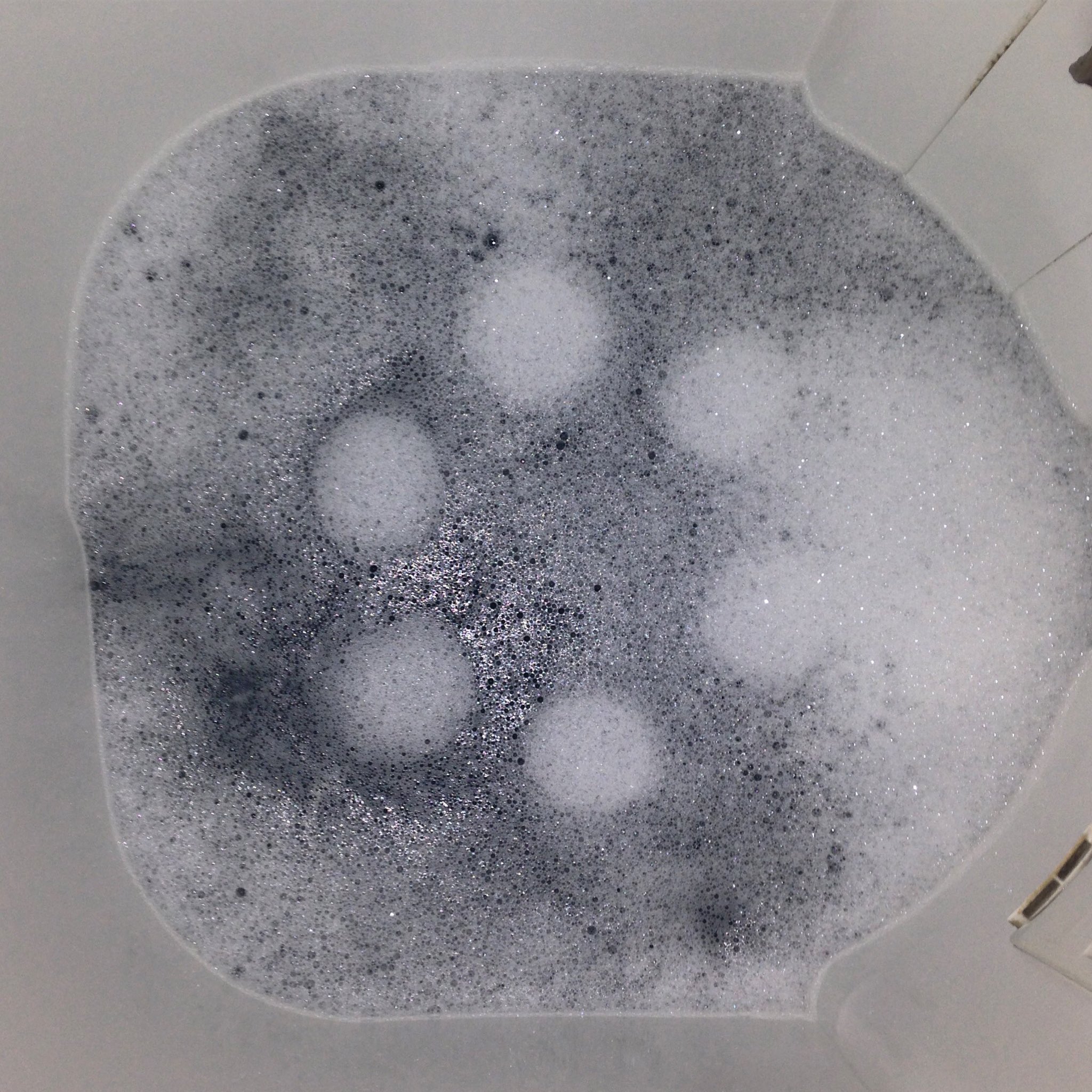 This soap suds pattern our washing machine made r/mildlyinteresting