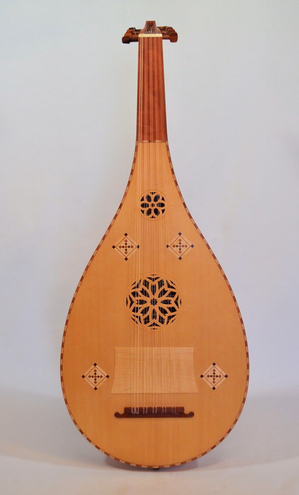 Does anybody know where can I find a 4 course medieval lute blueprint