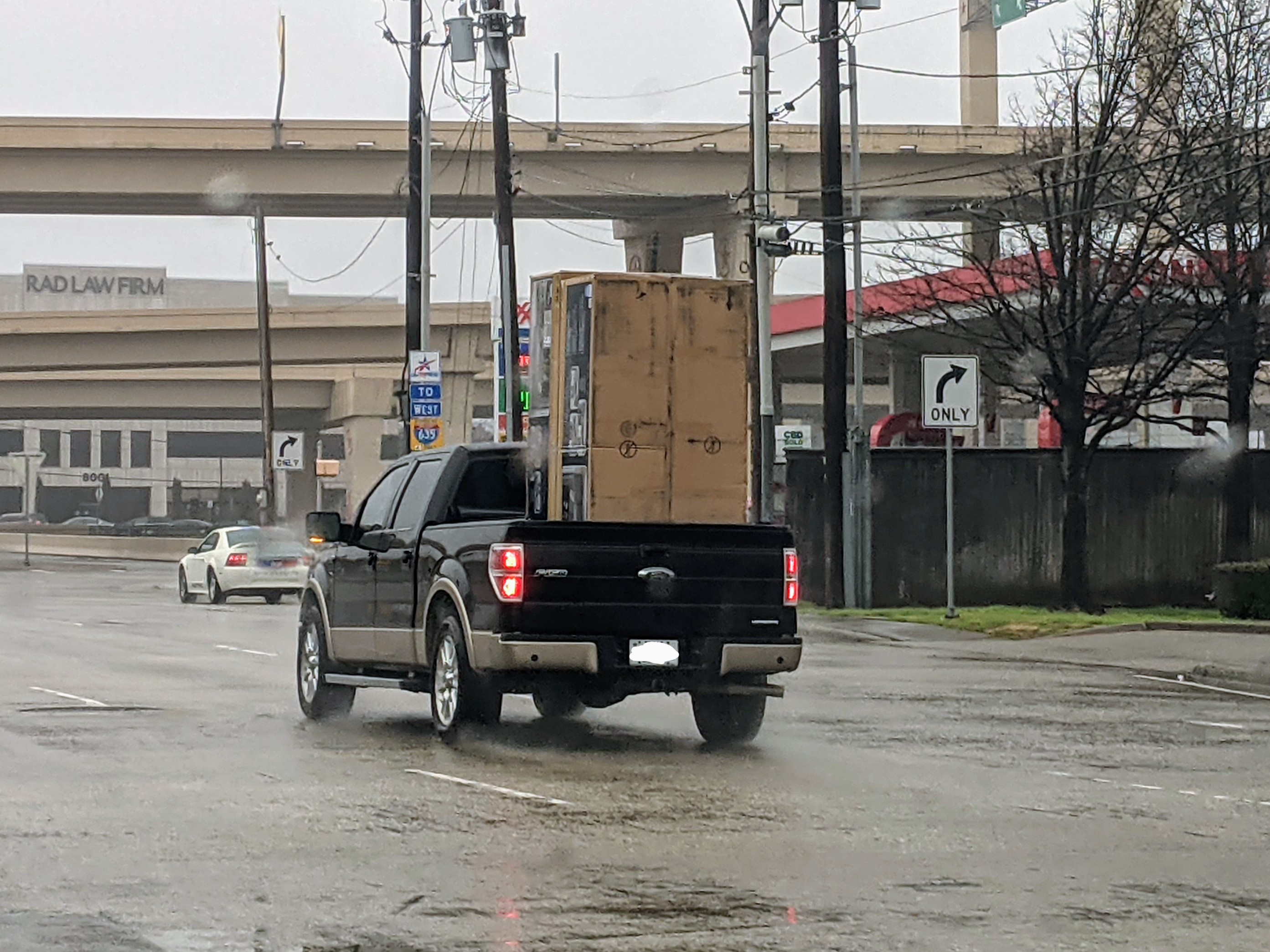 Perfectly safe way to transport 2 couches home r/IdiotsInCars