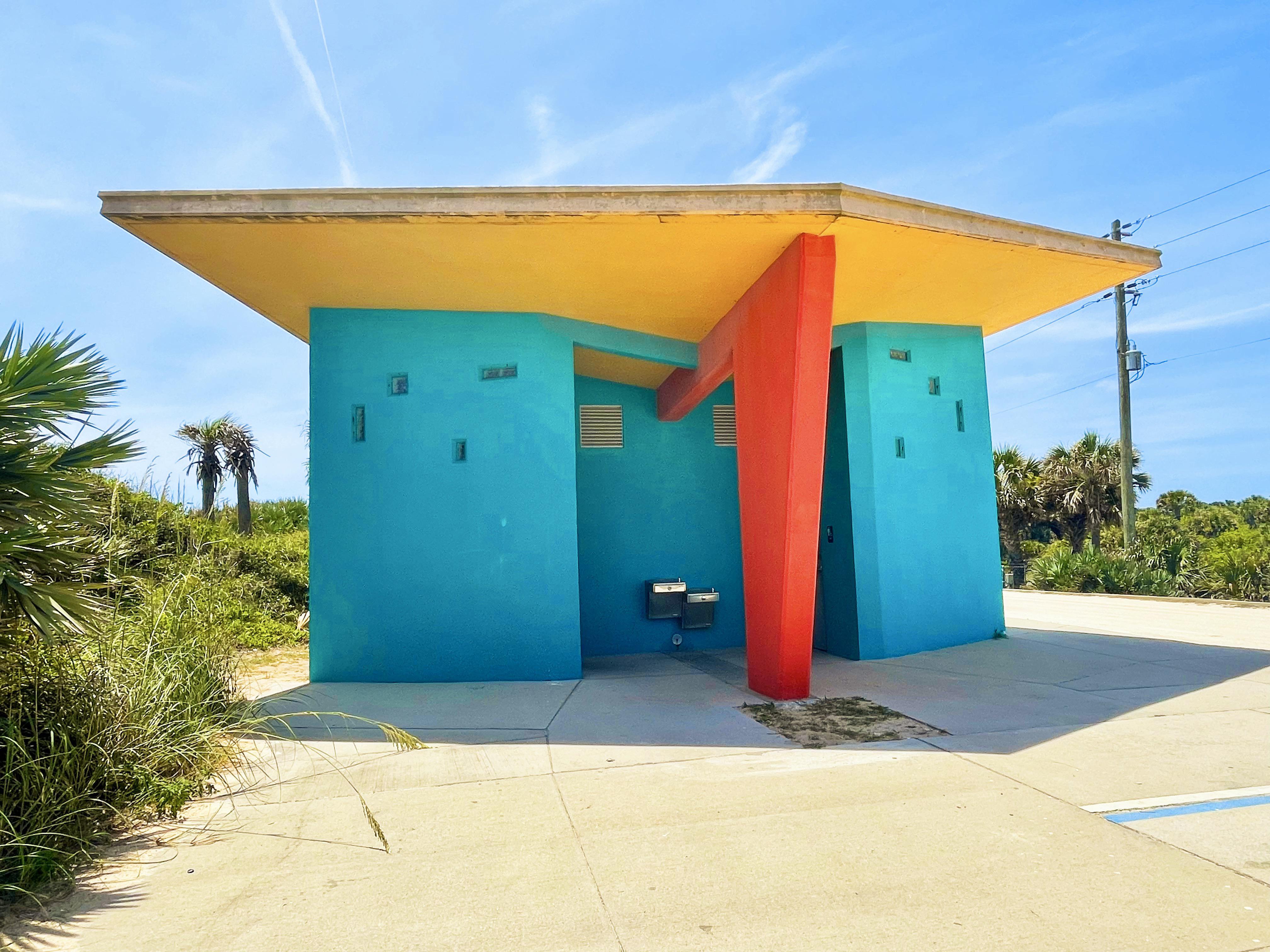 Interesting retro bathroom in Flagler Beach, Florida RetroDesign