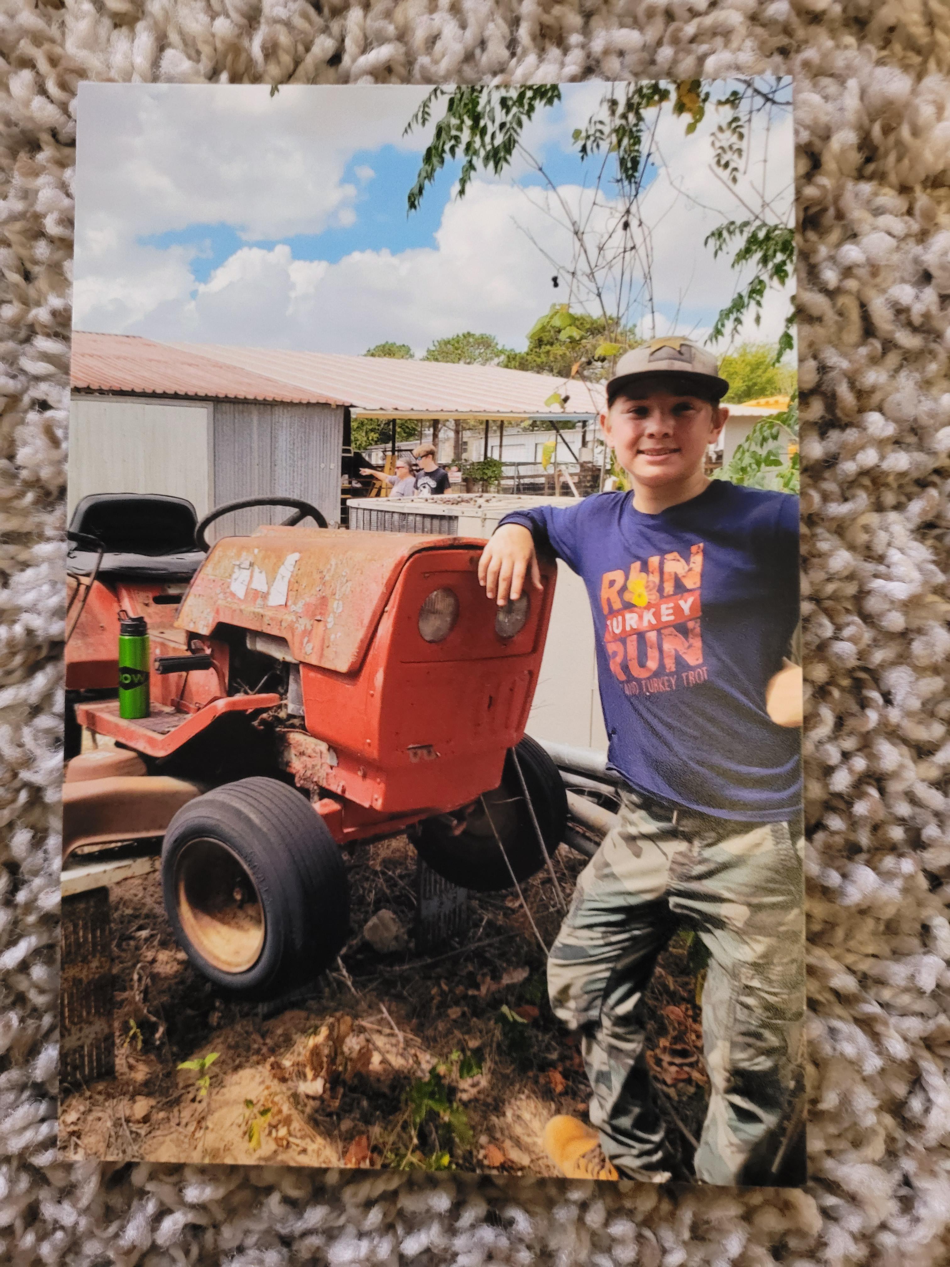 Does anybody have any clue what this lawn mower/tractor is? r/lawnmowers