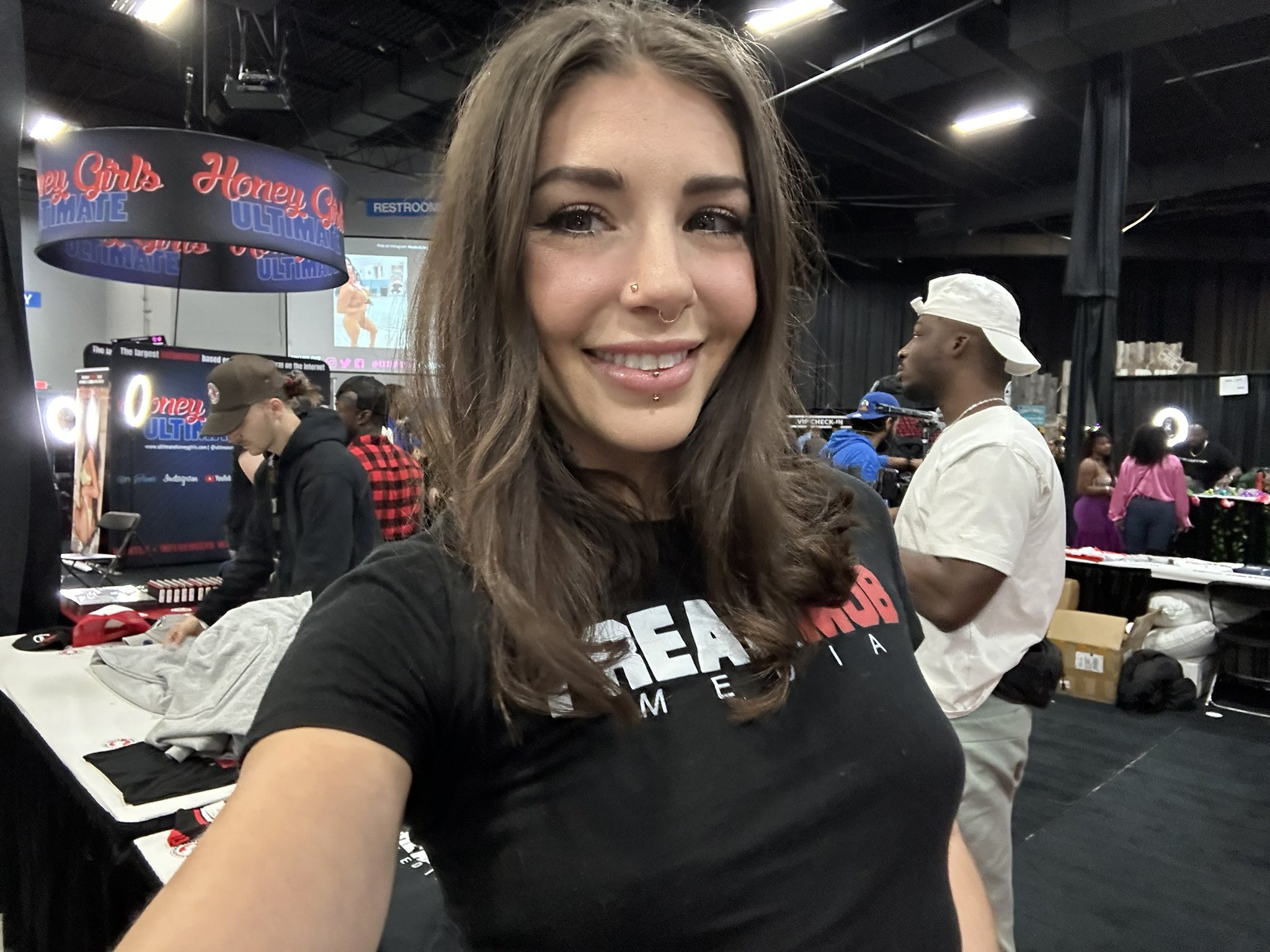 Brenna on exxxotica this year : Brenna_McKenna