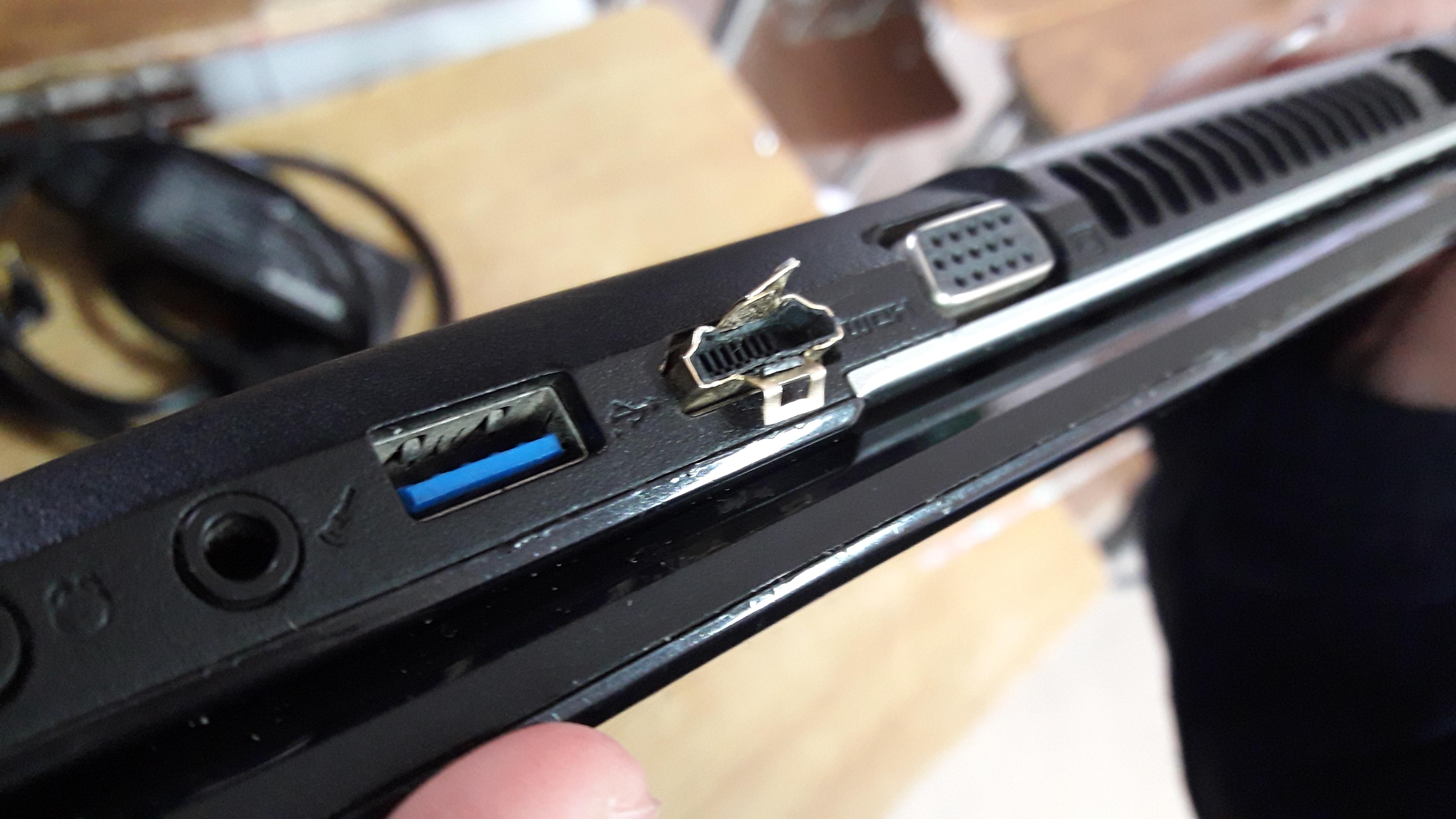 "My HDMI cable got stuck, can you help me?" r/techsupportgore