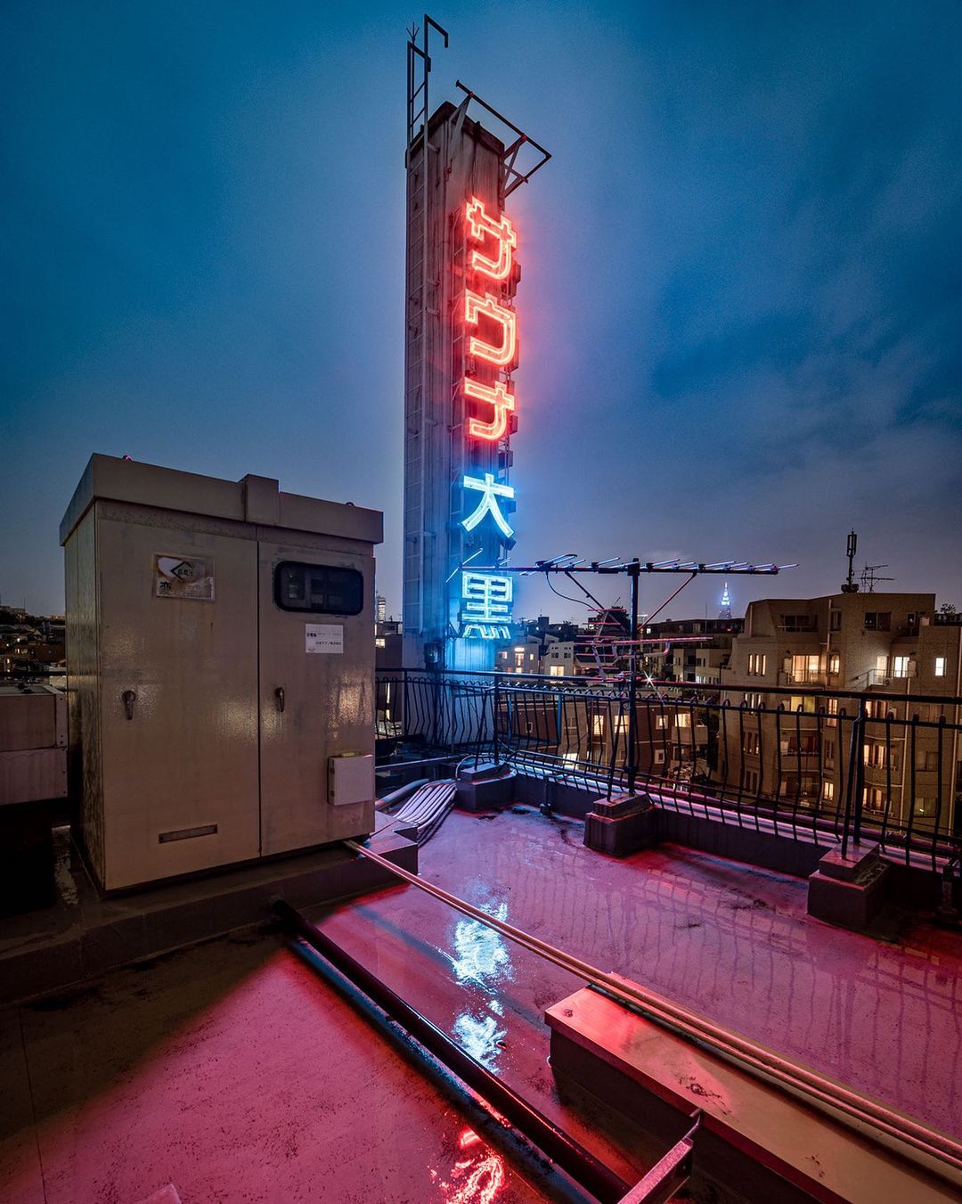 A rooftop in Tokyo, Japan r/neoncities
