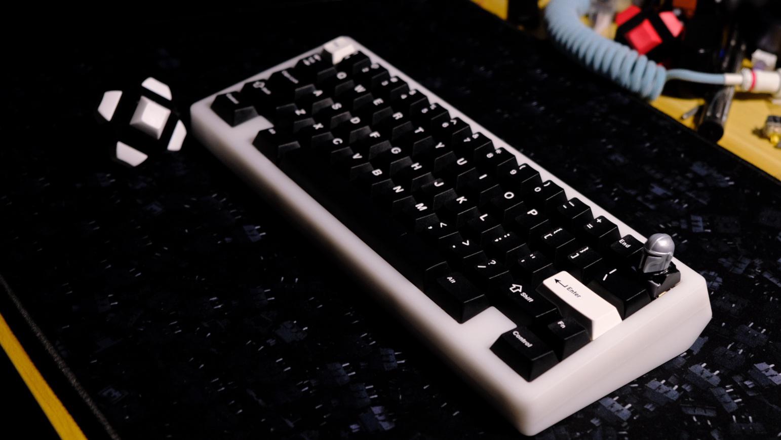 Finally got the right Keycaps for this board. GMK WoB is so damn clean