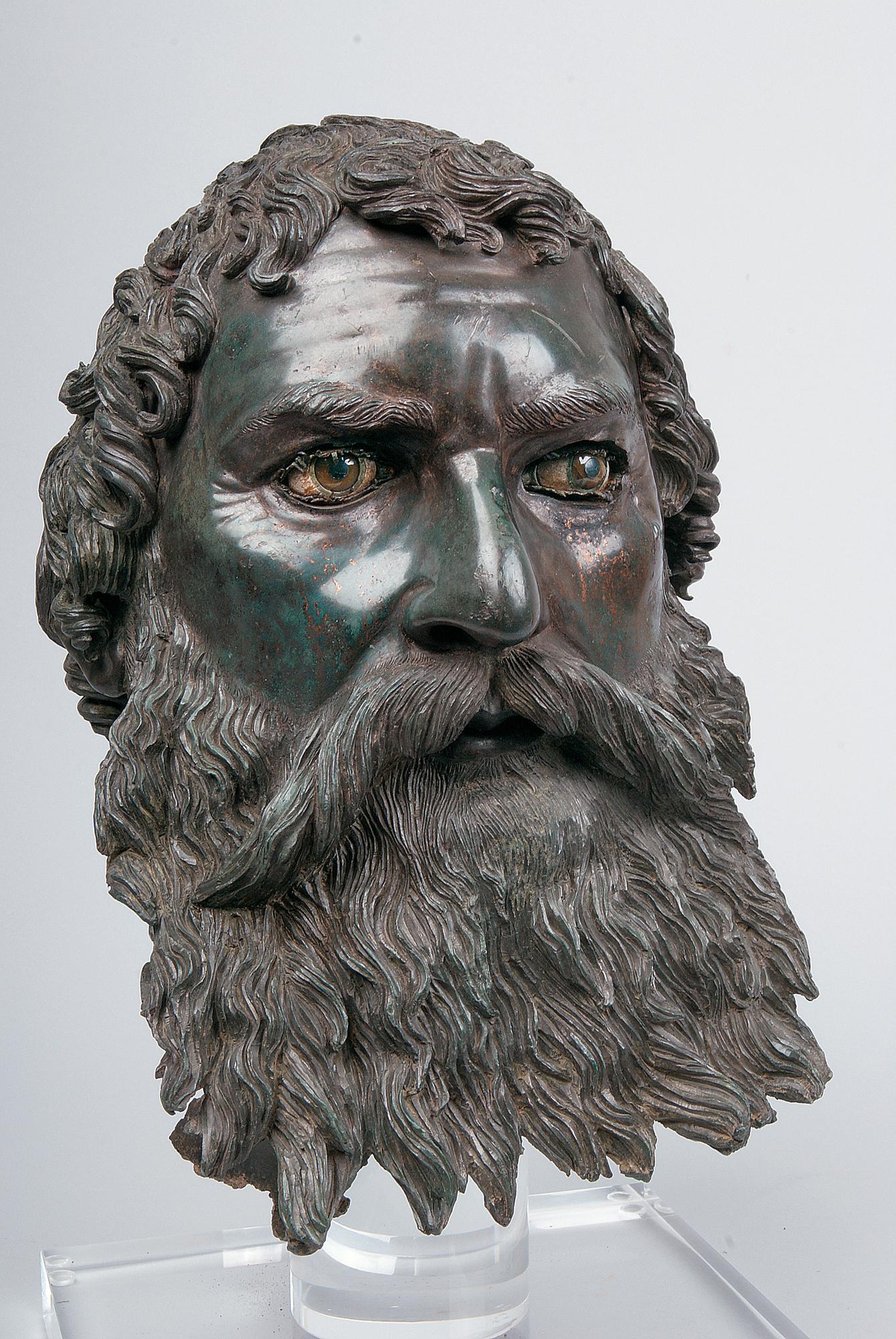 The incredibly realistic 2320 years old bronze head of the Thracian