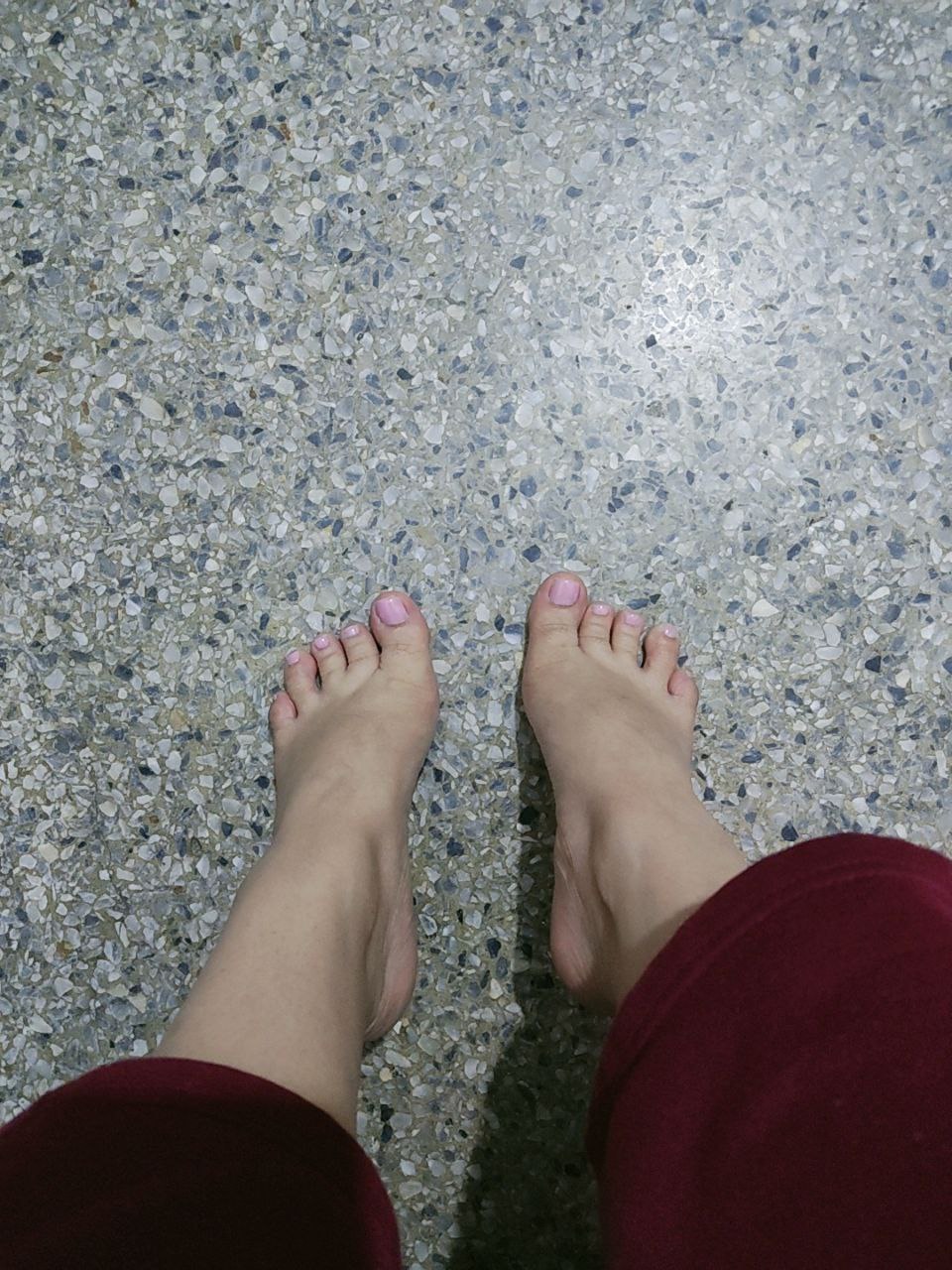 Do you want to cum with the pretty feet of a Latina? write to me on Dm