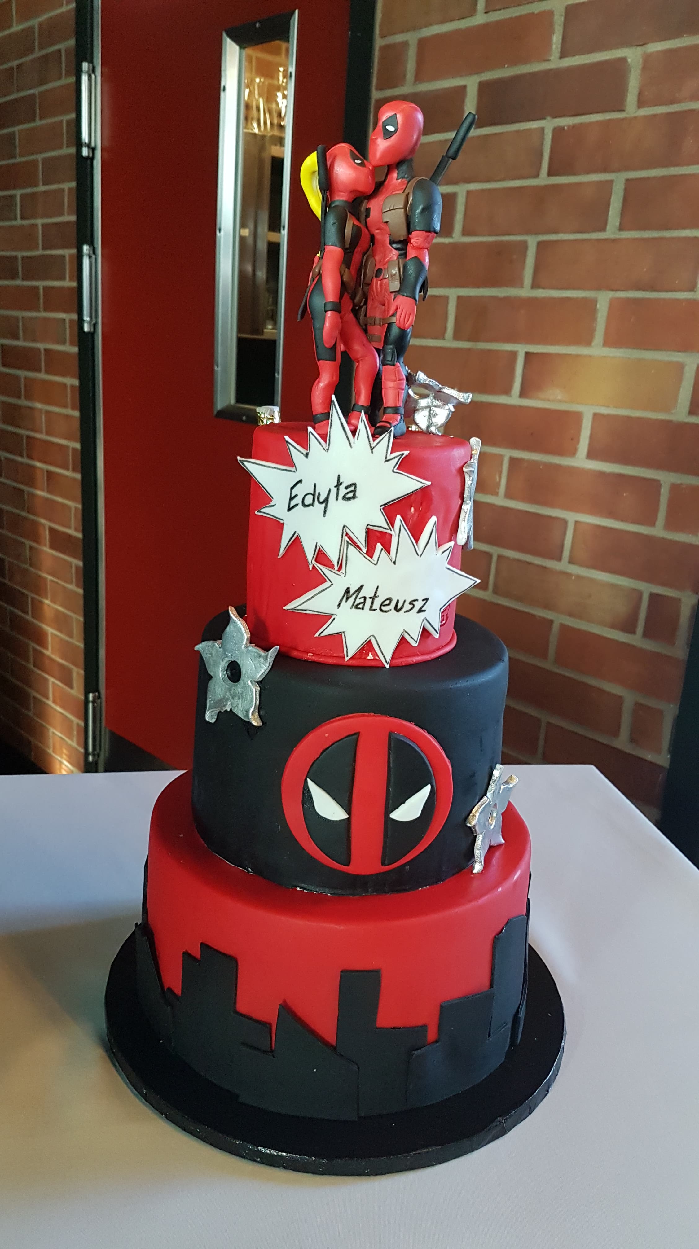 Just got married... and this Mr & Mrs Deadpool cake was one of the