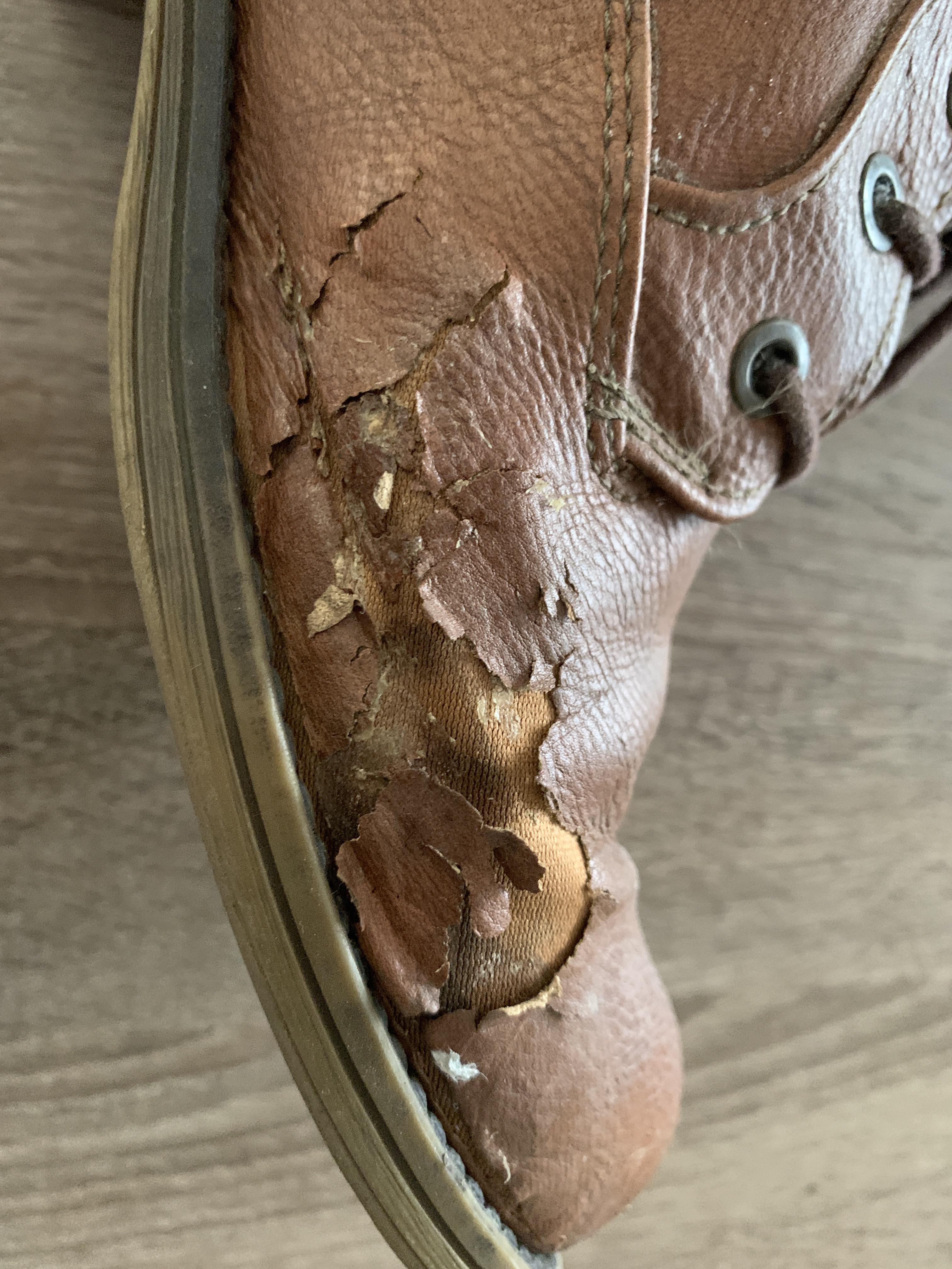 ‘Leather’ peeling off would there be any solution? r/AskACobbler