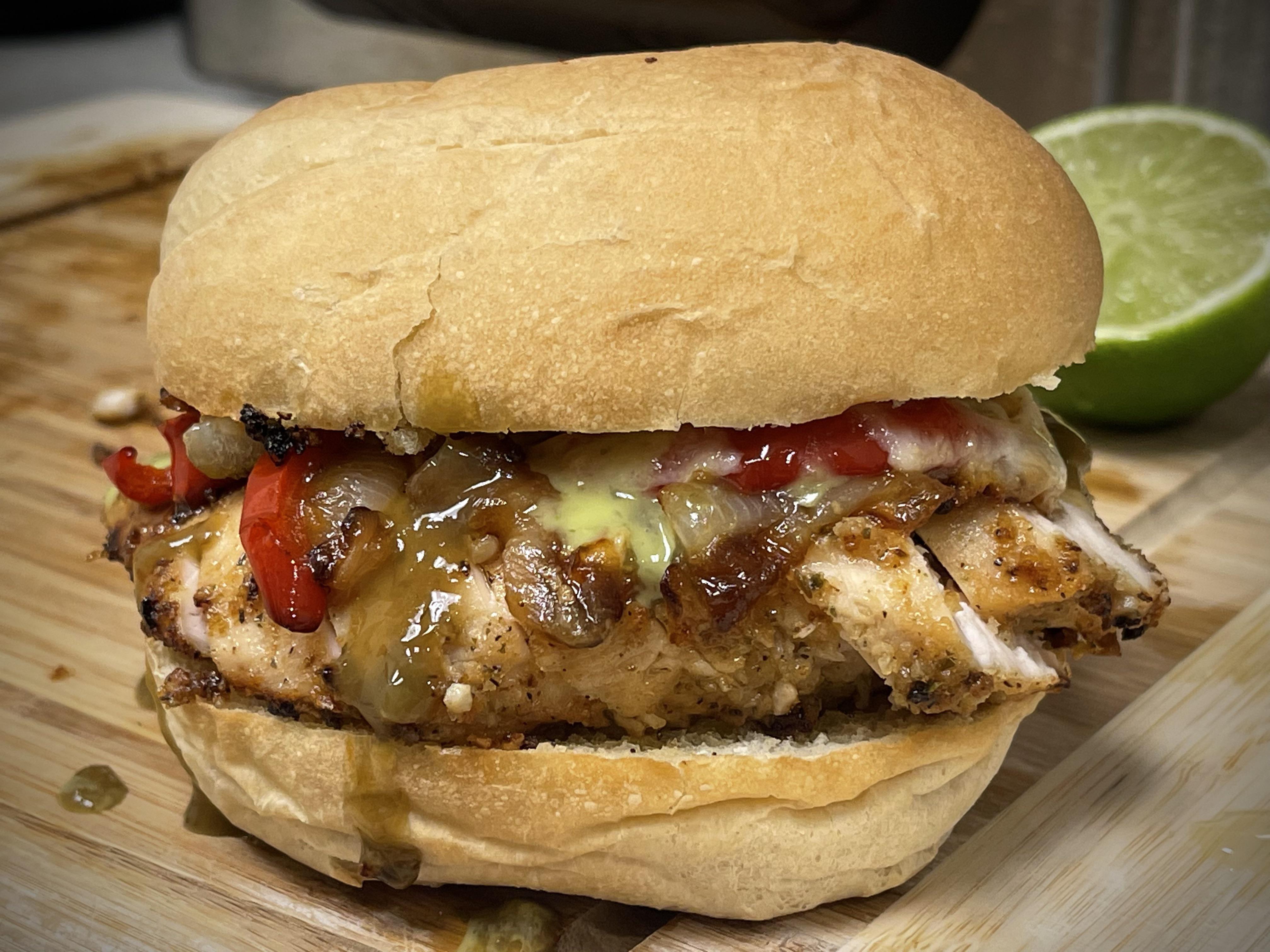 [Homemade] Chicken Fajita Sandwich r/food