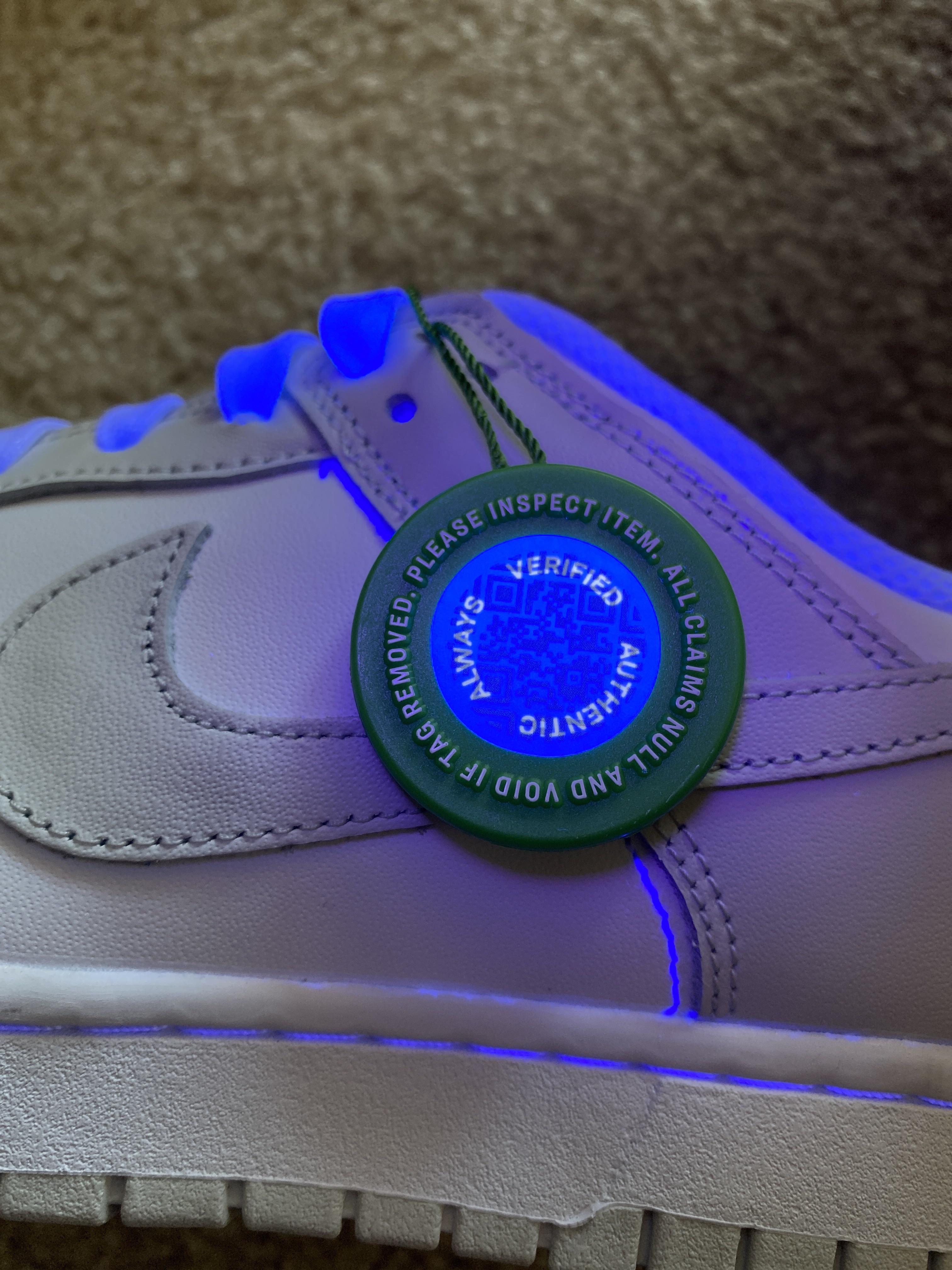 Is this a legit Stock X tag? I received shoes from StockX delivered via