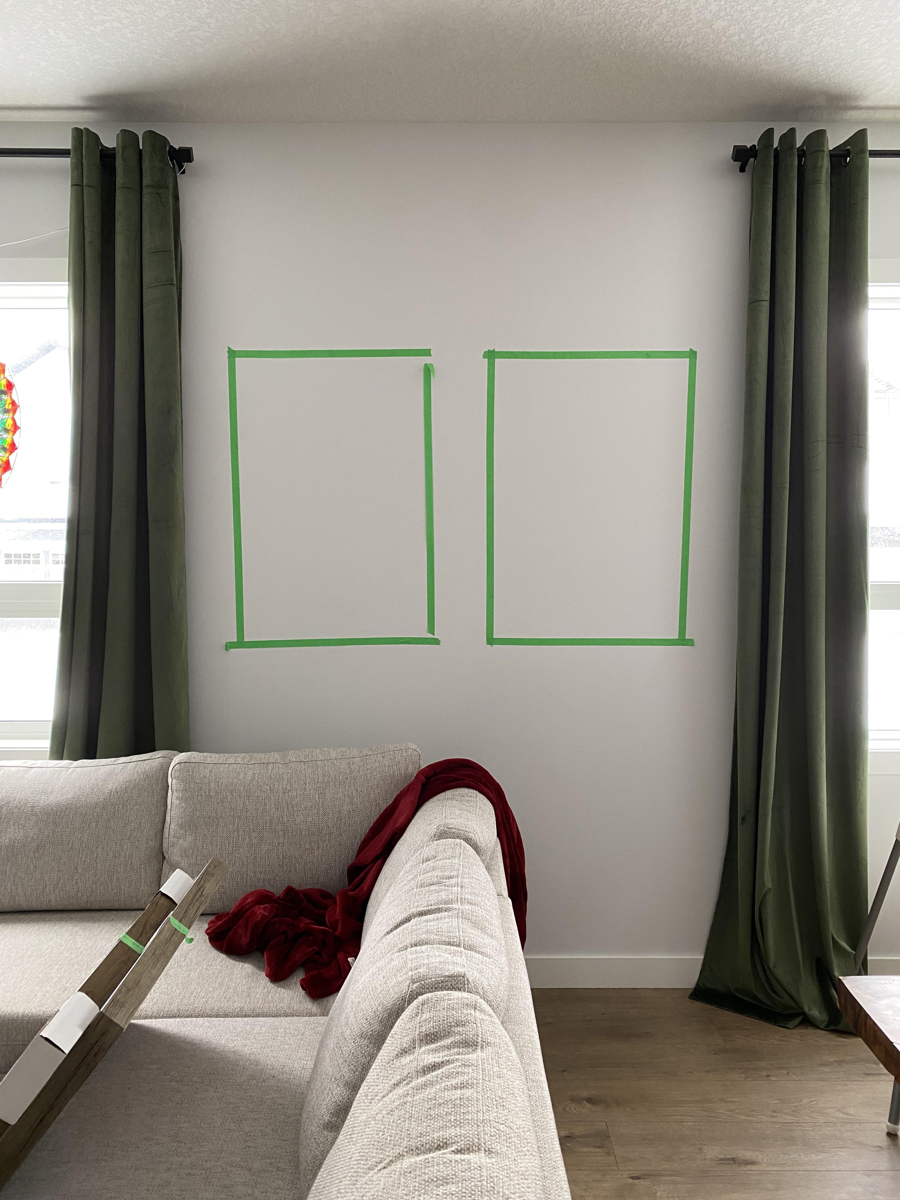 Hanging artworks, how is spacing for top bottom and middle? r