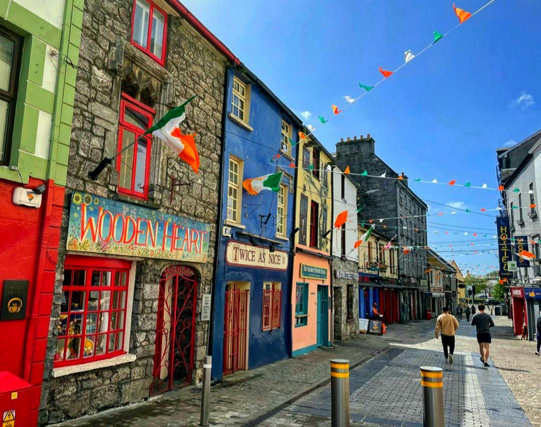 Quay Street, Galway, Ireland. r/StreetsPorn