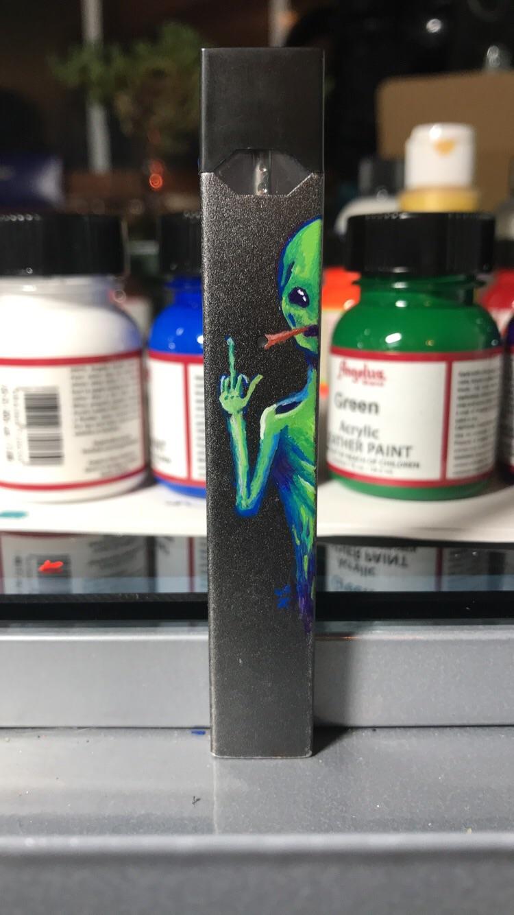 I’ve been painting designs on juuls lately r/juul