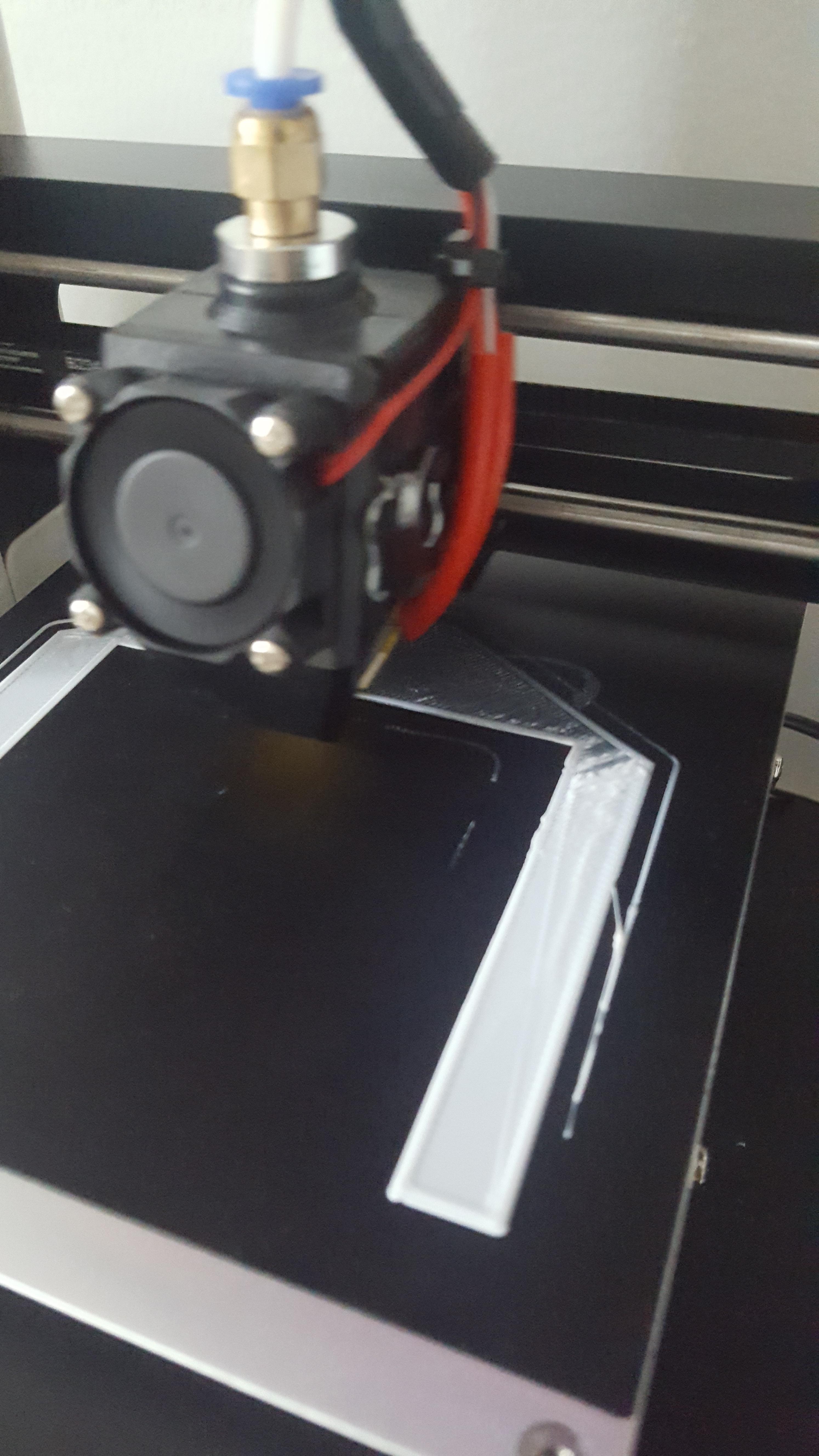 PLA "transparent" at one end of bed? Only on first layer r/FixMyPrint