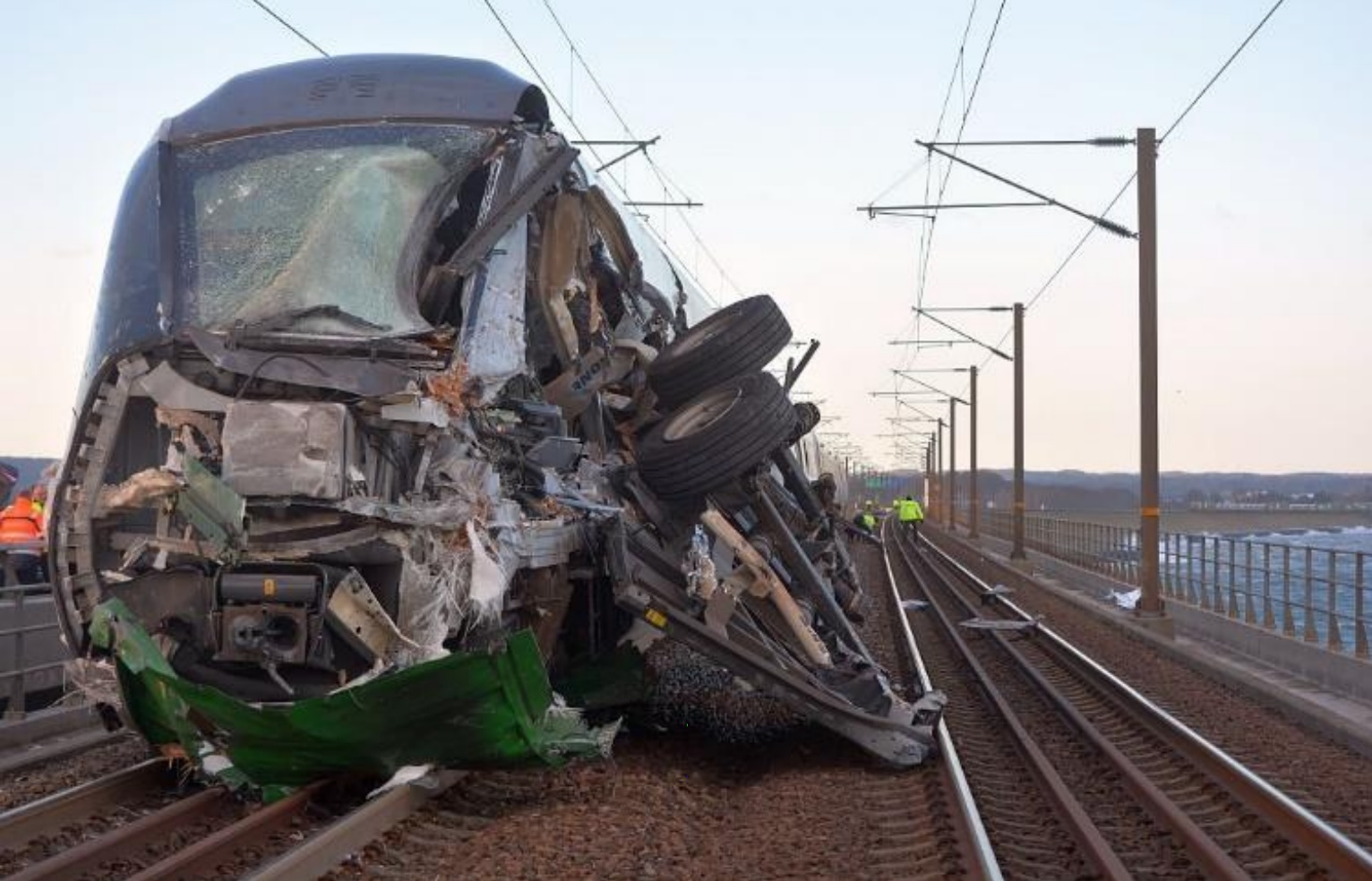 28 Hilarious Great Belt Bridge rail accident Puns Punstoppable 🛑