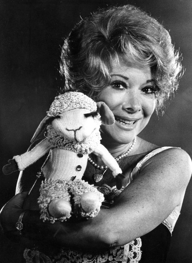 Lamb Chop was more than just a puppet. r/nostalgia