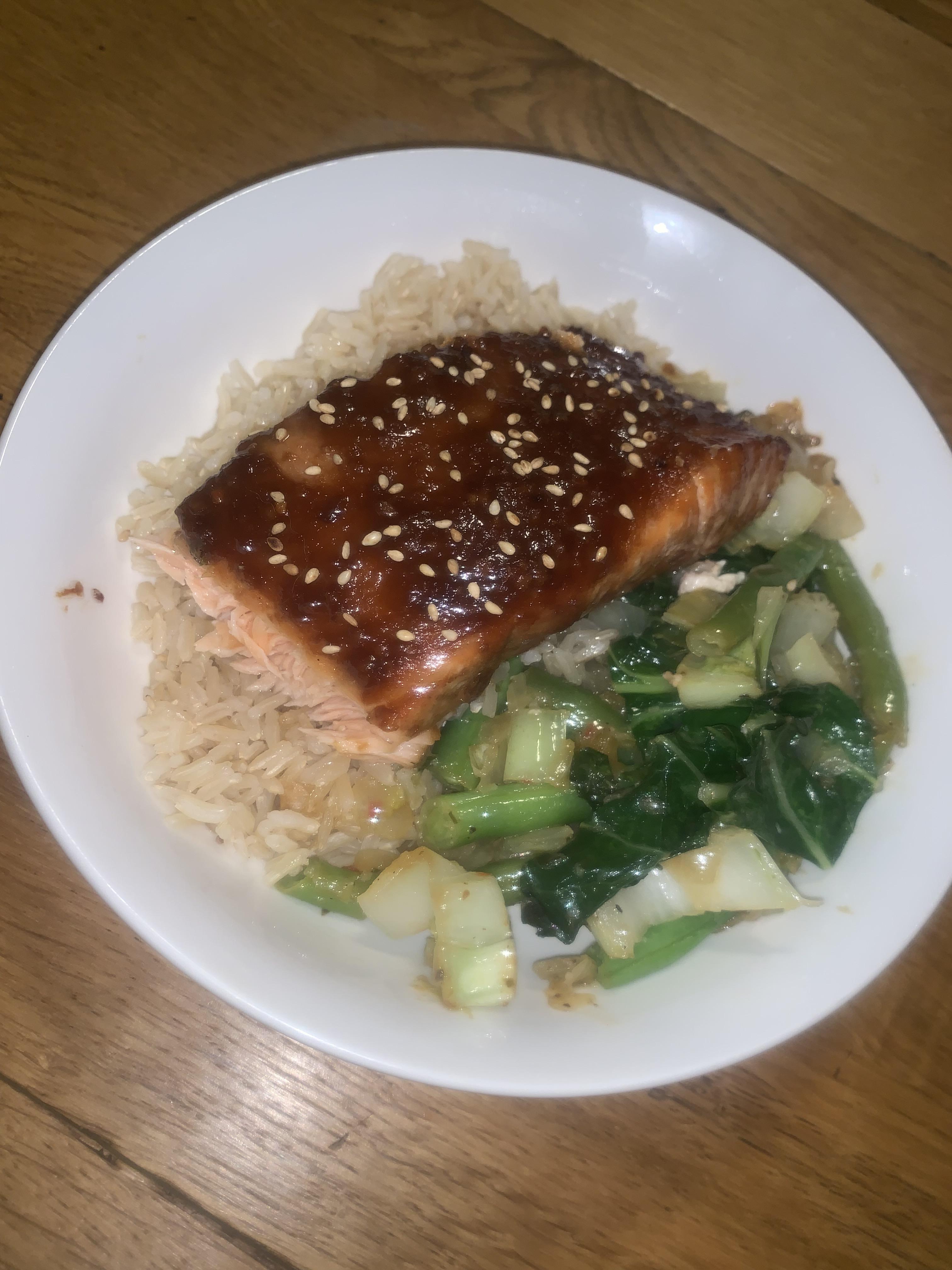 Made some miso baked salmon with brown rice and stir fried veggies 😋
