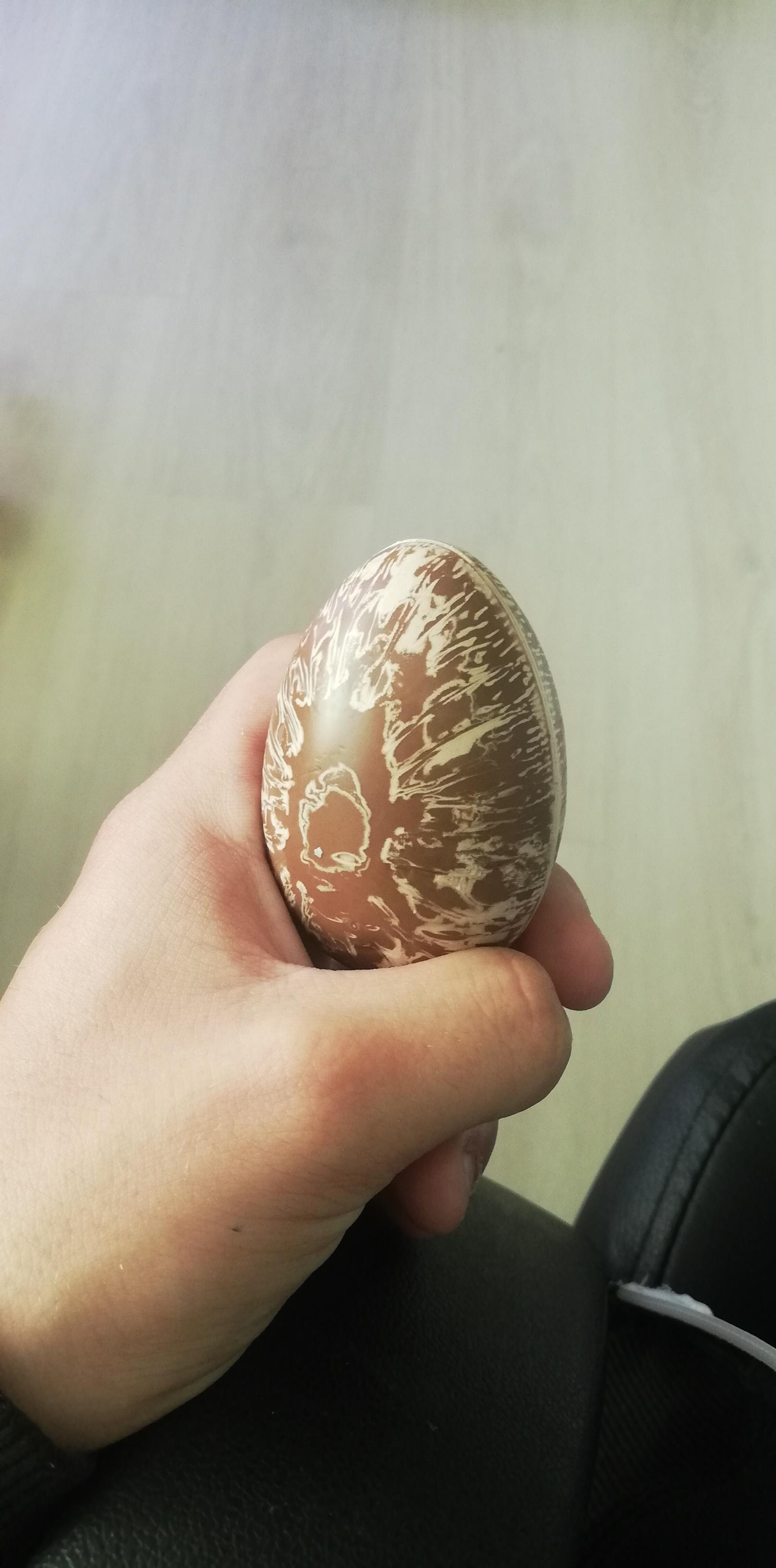 This Kinder Suprise Egg has a really interesting pattern