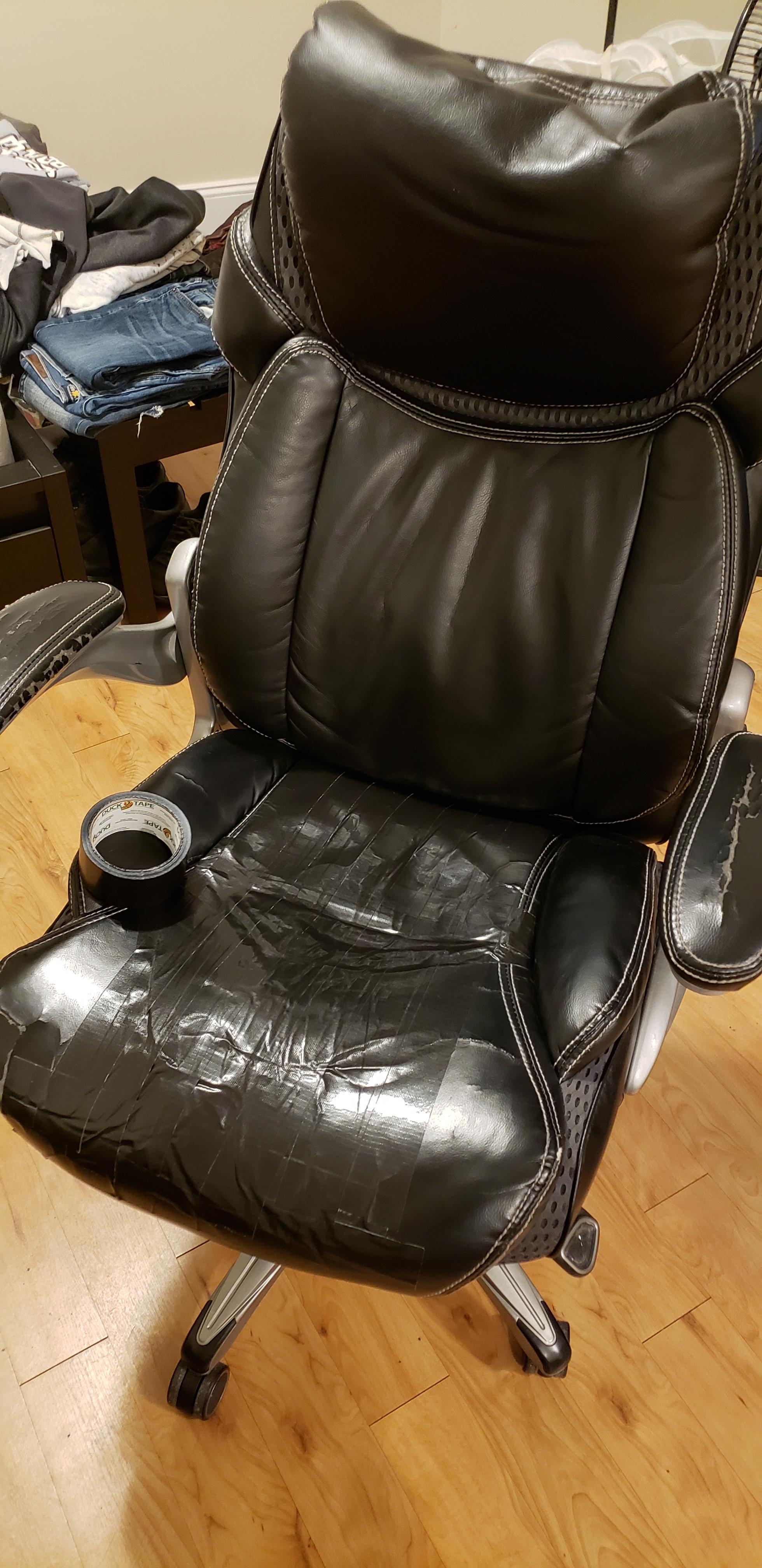 The hot gaming chair r/hotcouch