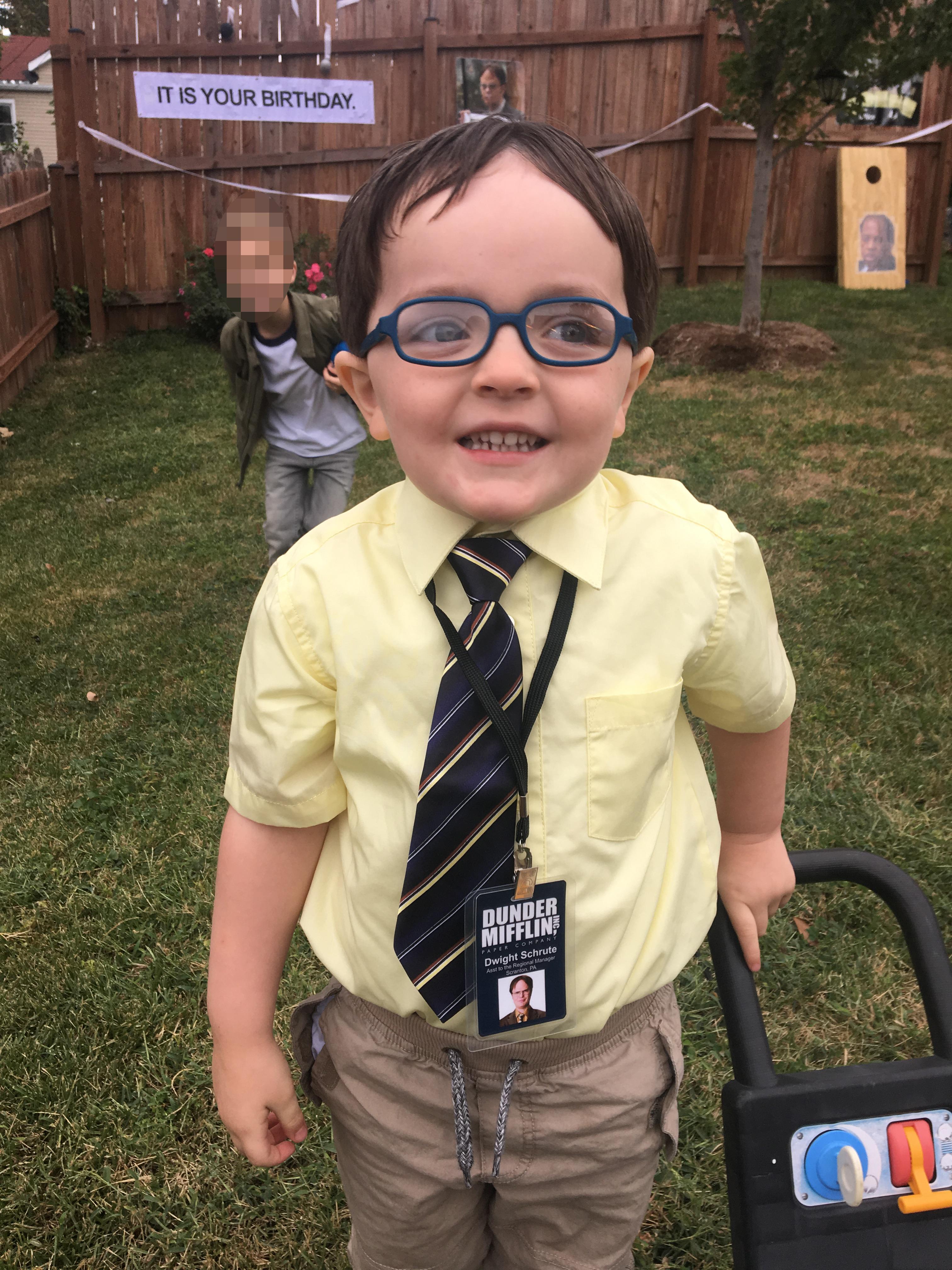 Took my 3yearold to a The Officethemed birthday party on Saturday