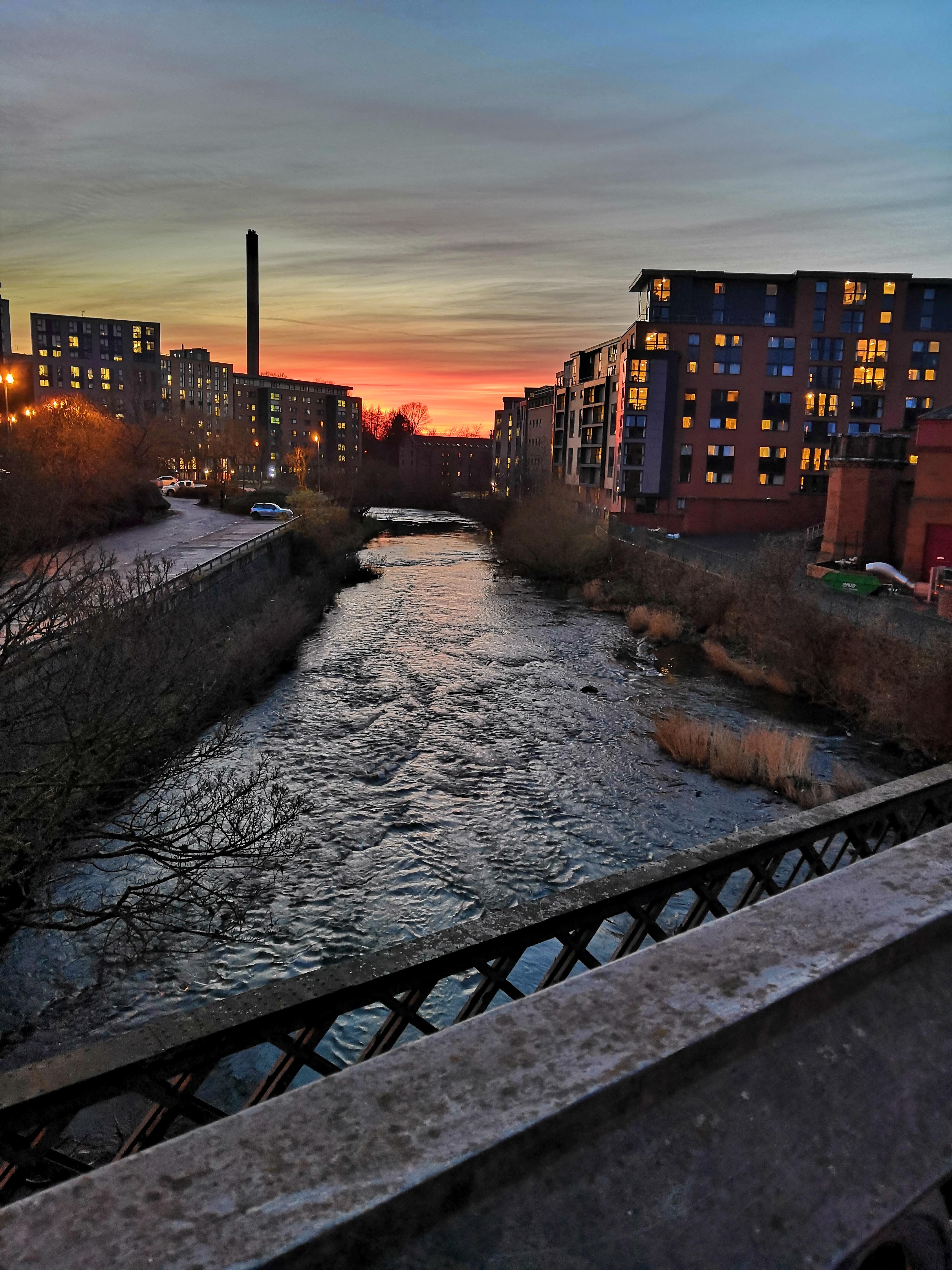Pure Brilliant sunset in the Kelvin tonight r/glasgow