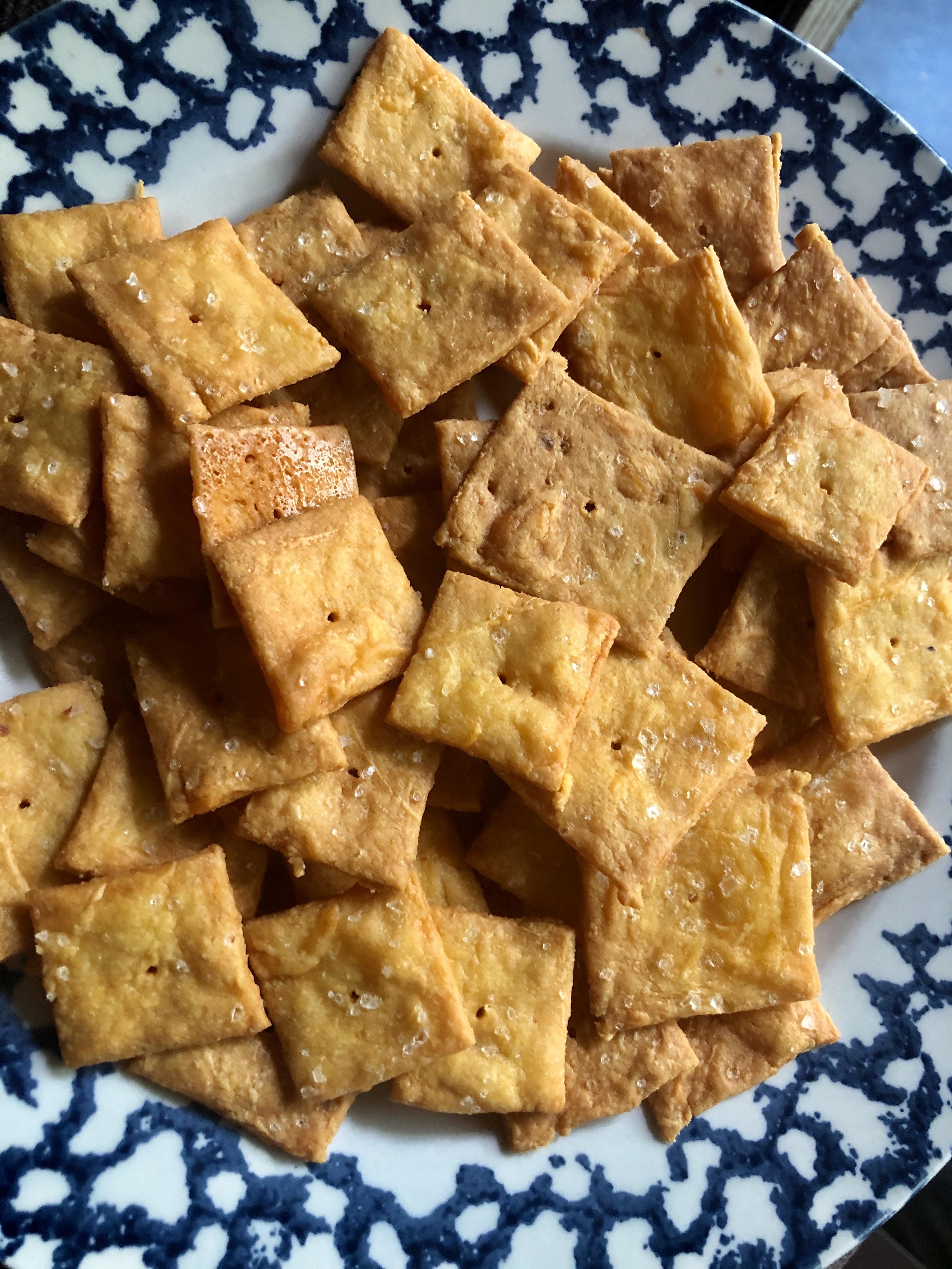 Keto CheeseIts cheddar crackers 5 ingredients r/ketorecipes