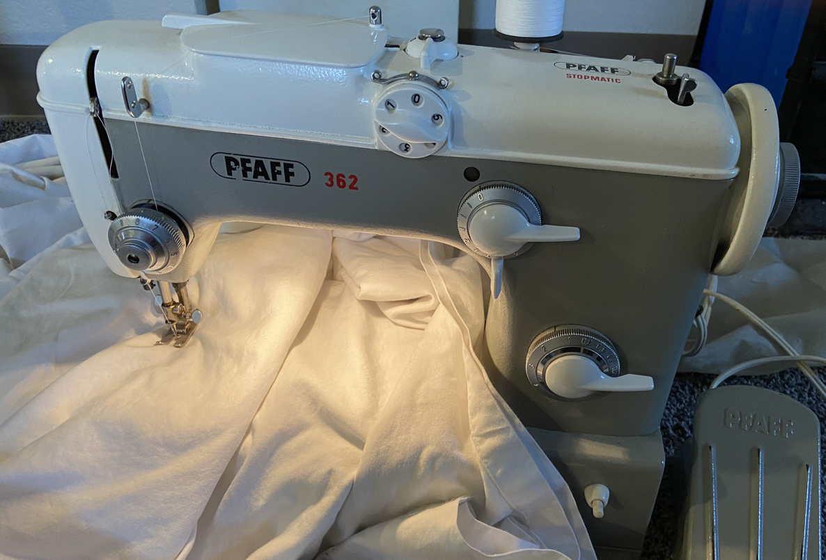 Pfaff sewing machine from the 1960s still working great! r/BuyItForLife