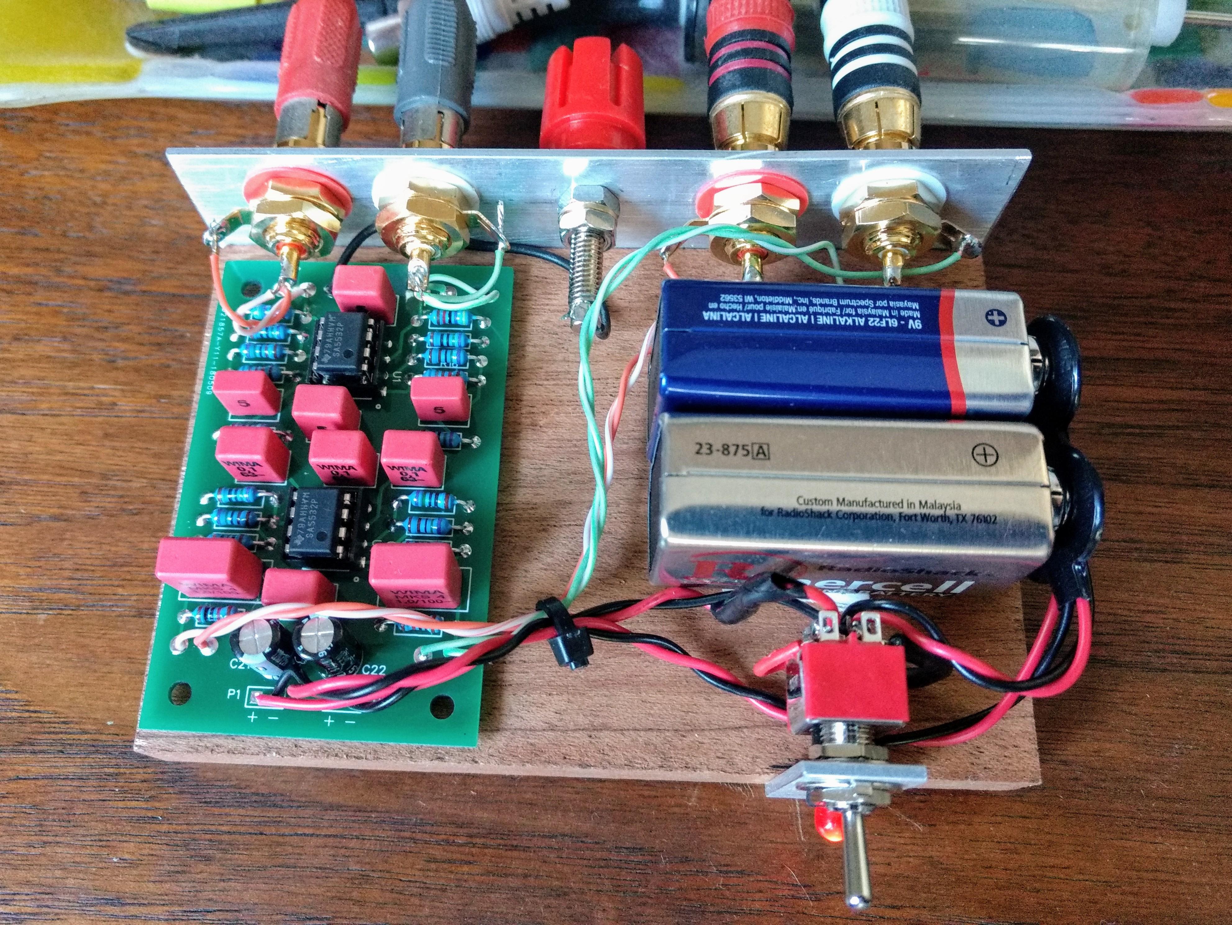 I DIY'd a little phono preamp powered by 9V batteries! r/vinyl