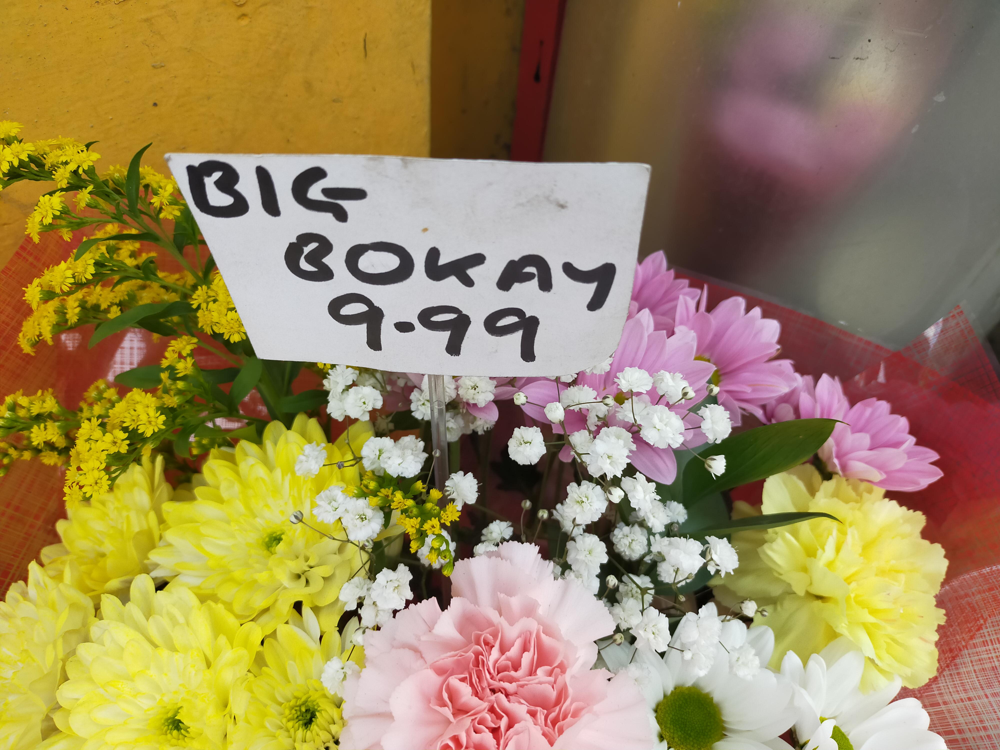 The florists in Liverpool had no bouquets left so I had to get a... r