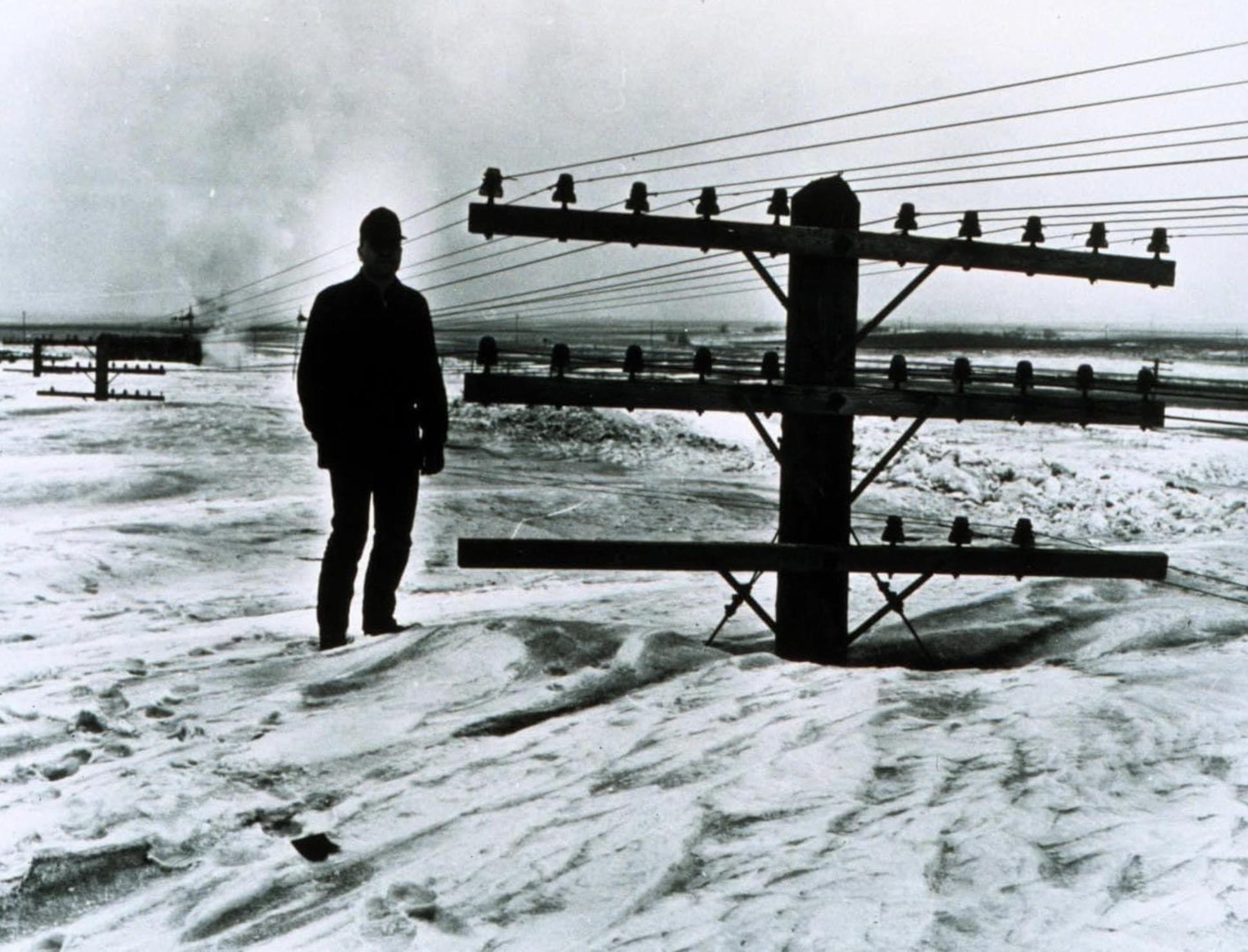 40 feet of snow, North Dakota, 1966. [1936x1477] r/HistoryPorn